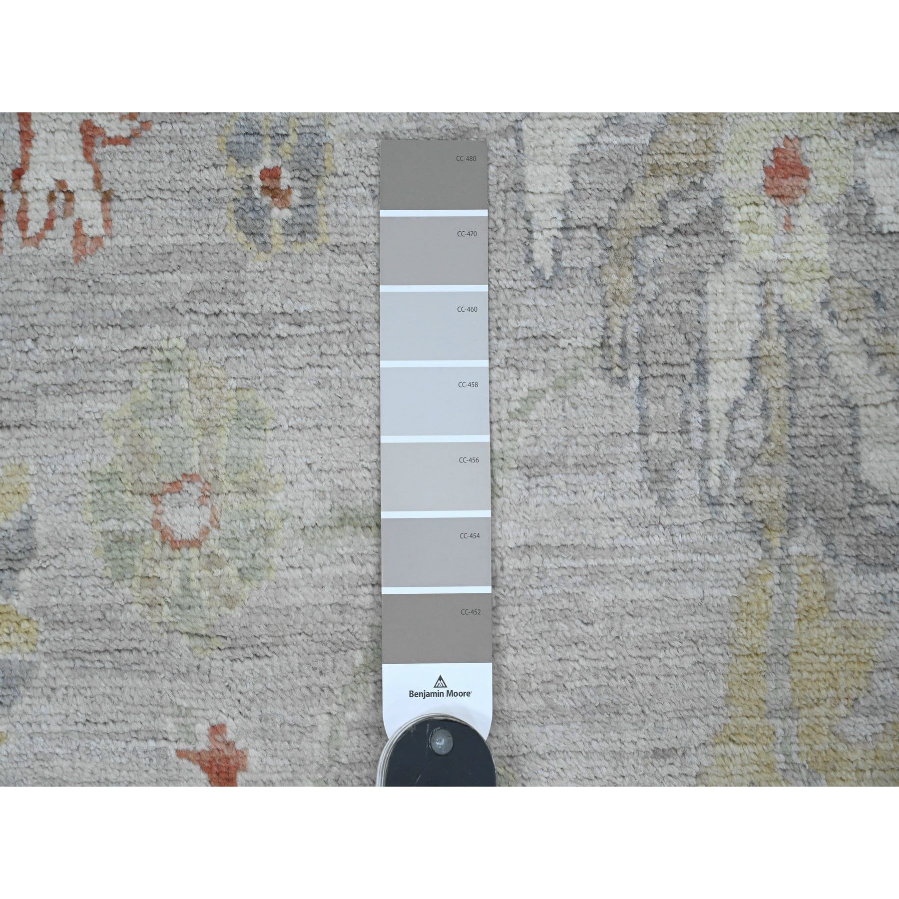 5'1"x6'7" Medium Gray, Afghan Angora Oushak with Colorful Leaf Pattern, Hand Knotted, Vegetable Dyes, 100% Wool, Oriental Rug Sh20605
