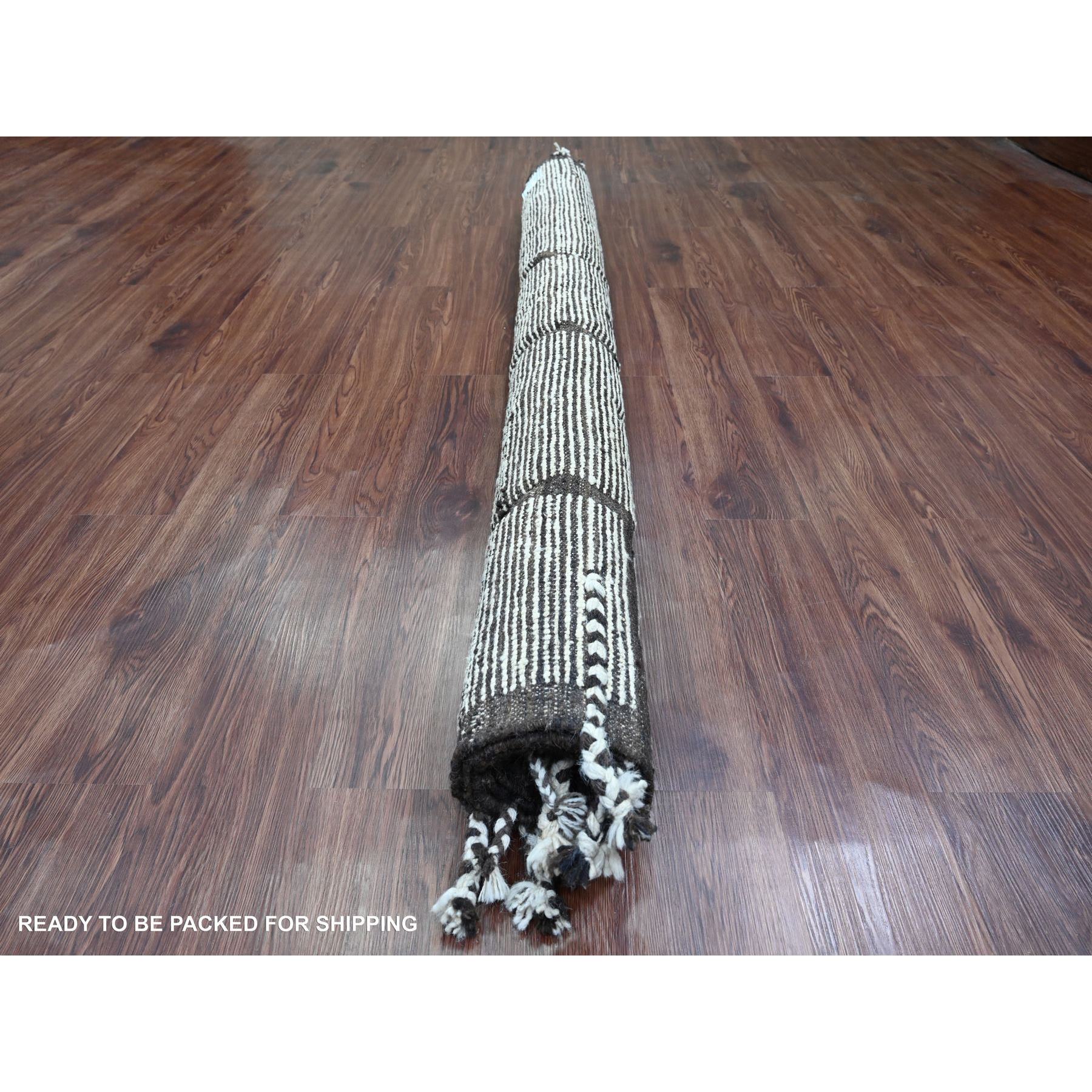 6'6"x9' Daisy White, Moroccan Weave with Maze Design, Geometric Pattern, Soft Wool, Hand Knotted, Tone on Tone, Textured Pile, Oriental Rug Sh20743