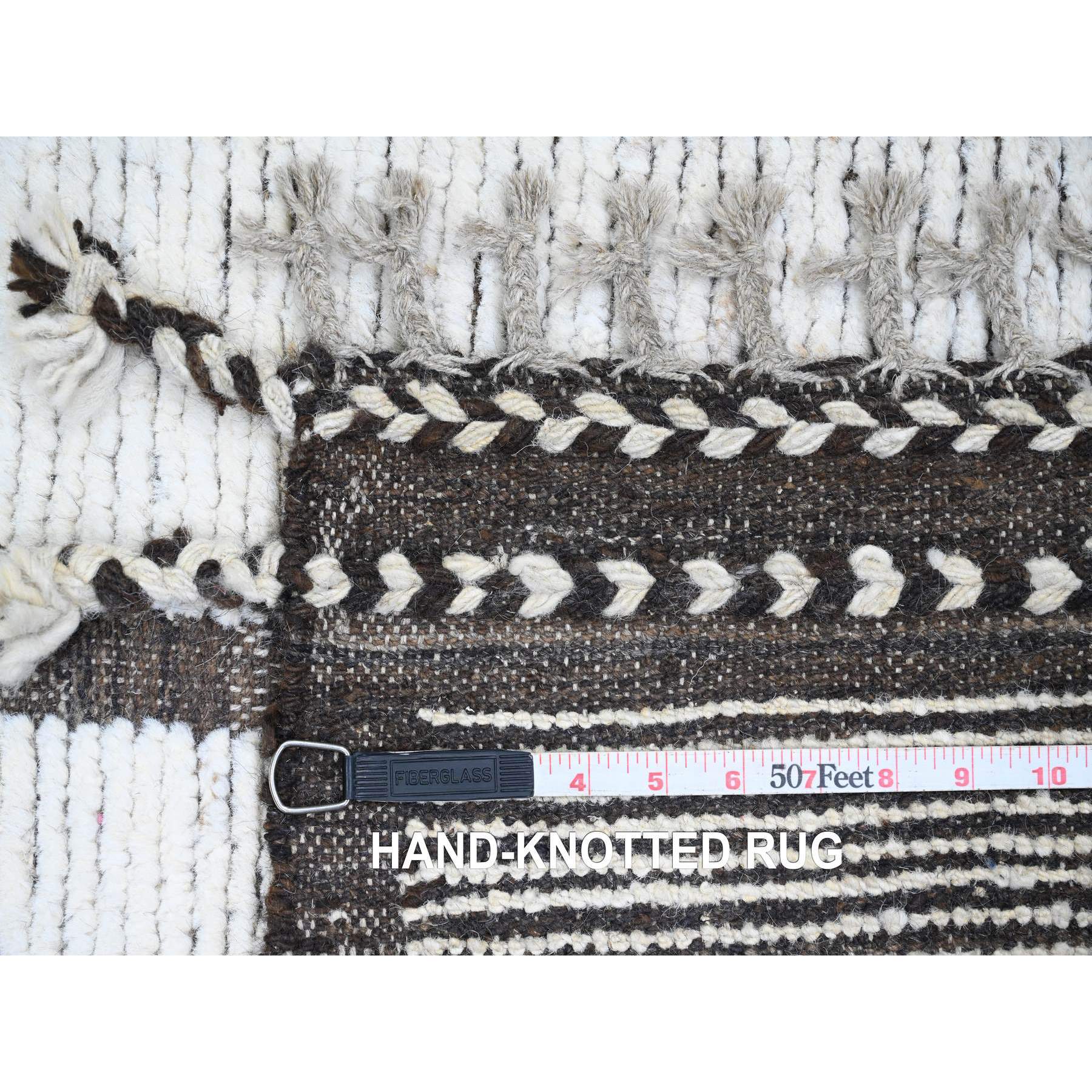 6'6"x9' Daisy White, Moroccan Weave with Maze Design, Geometric Pattern, Soft Wool, Hand Knotted, Tone on Tone, Textured Pile, Oriental Rug Sh20743
