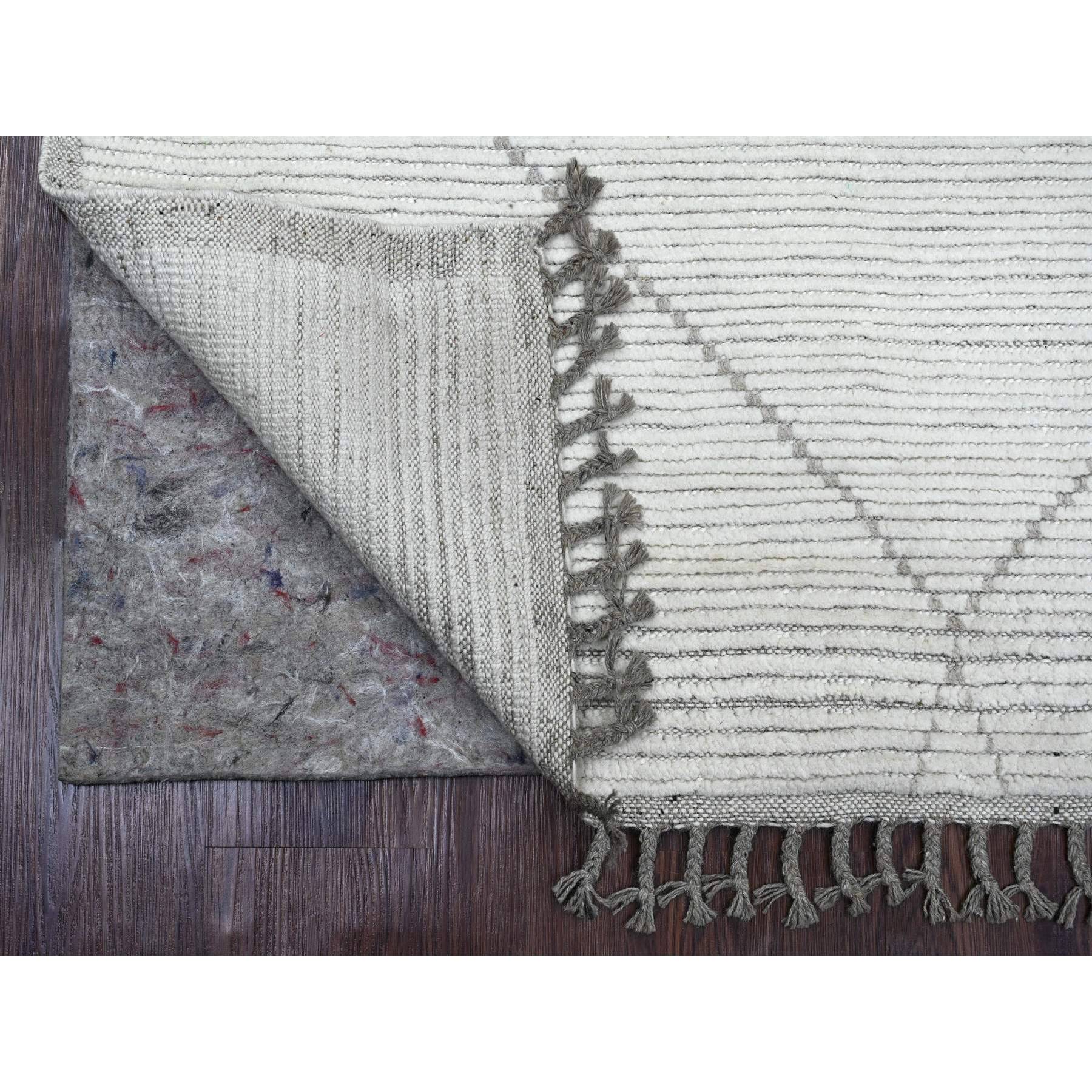 4'1"x6'8" Cotton White, Moroccan Weave with Geometric Pattern, Hand Knotted, Soft Wool, Tone on Tone, Textured Pile, Oriental Rug Sh20744