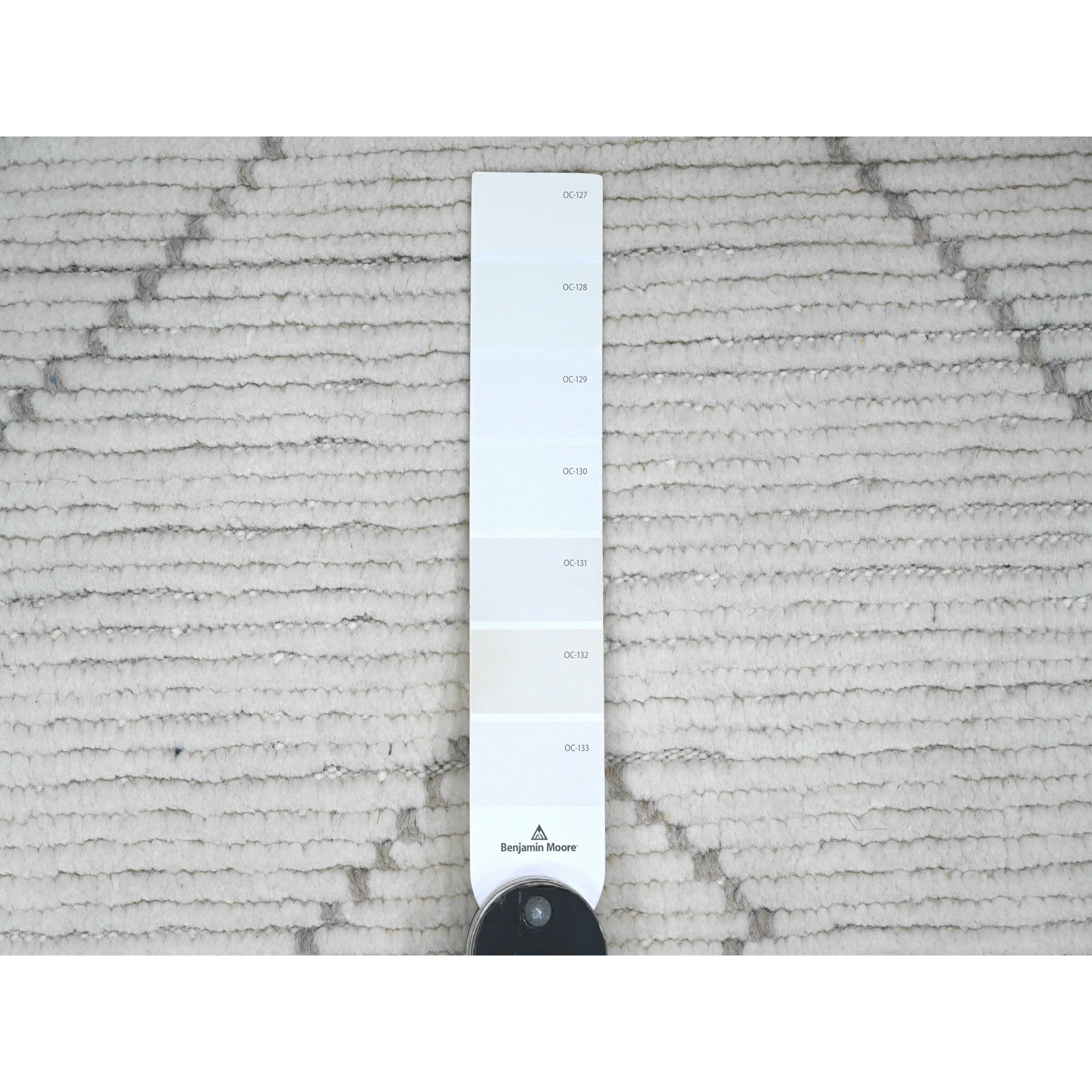 4'1"x6'8" Cotton White, Moroccan Weave with Geometric Pattern, Hand Knotted, Soft Wool, Tone on Tone, Textured Pile, Oriental Rug Sh20744