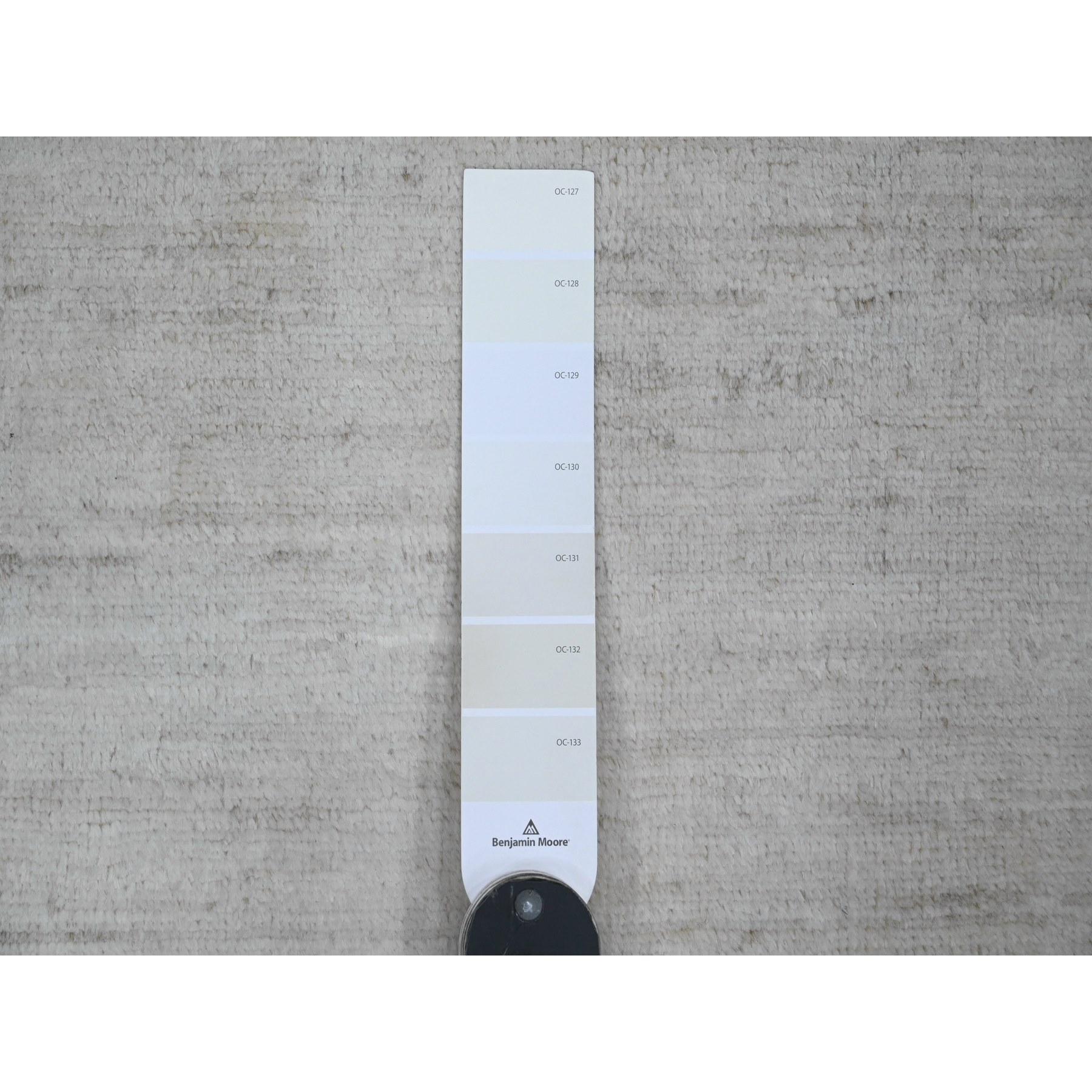 2'x3' Alabaster White, Plain Solid Pattern, Lush and Plush, Hand Knotted, Hand Spun Ghazni Wool, Mat, Oriental Rug Sh20825