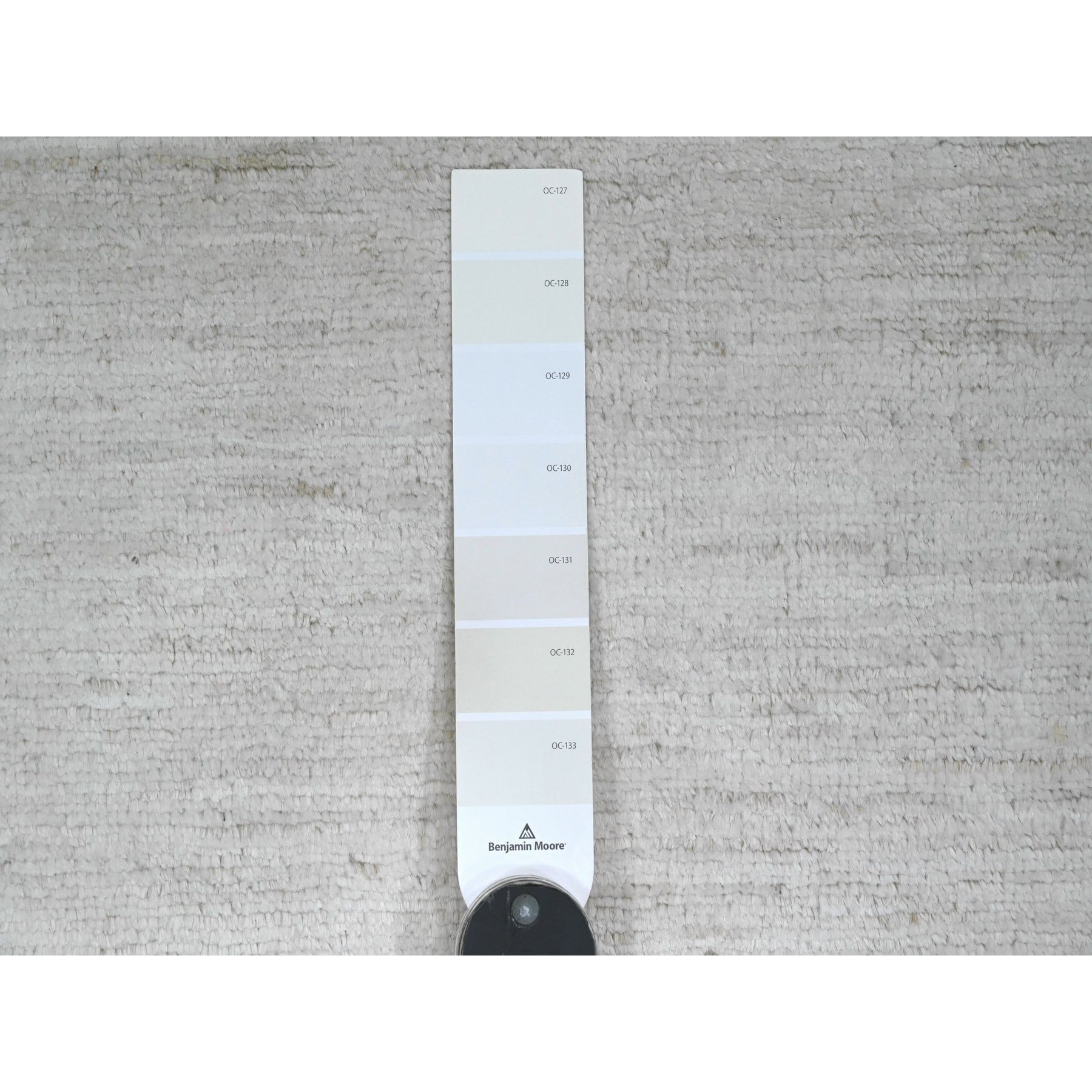 2'10"x4'9" Daisy White, Plain Solid Pattern, Hand Knotted, Hand Spun Ghazni Wool, Lush and Plush, Oriental Rug Sh20826