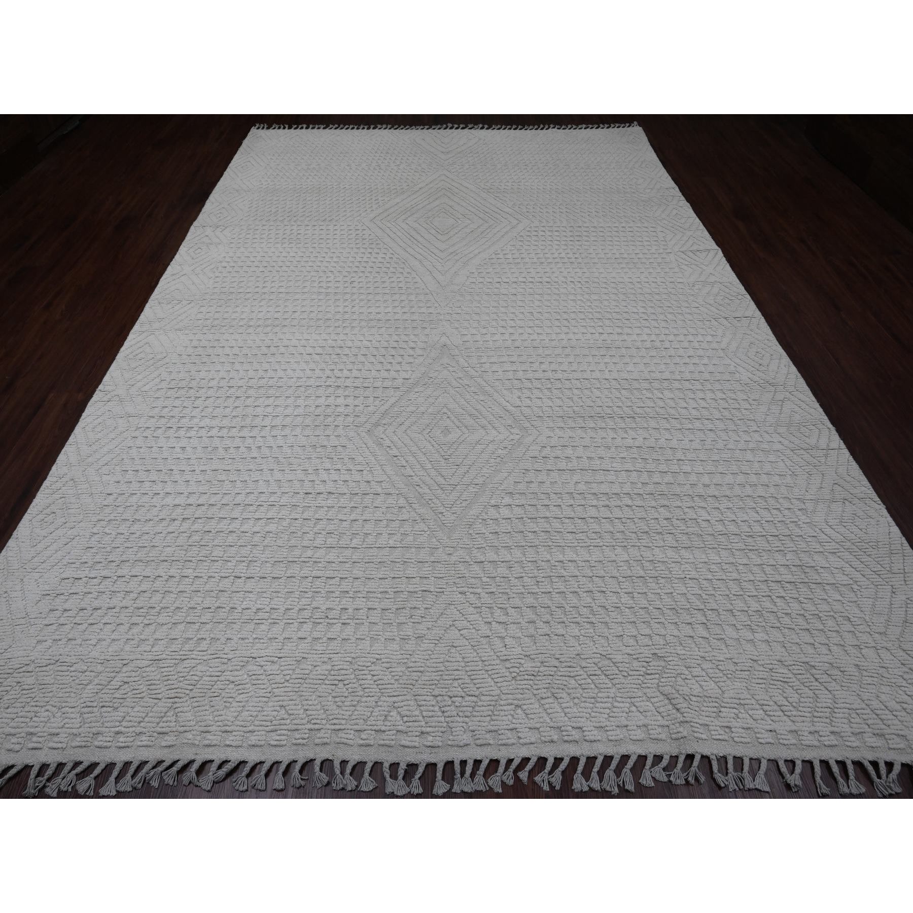 8'10"x12'8" Chiffon White, Moroccan Weave with Geometric Pattern, Hand Knotted, Soft Wool, Tone on Tone, Textured Pile, Oriental Rug Sh20833