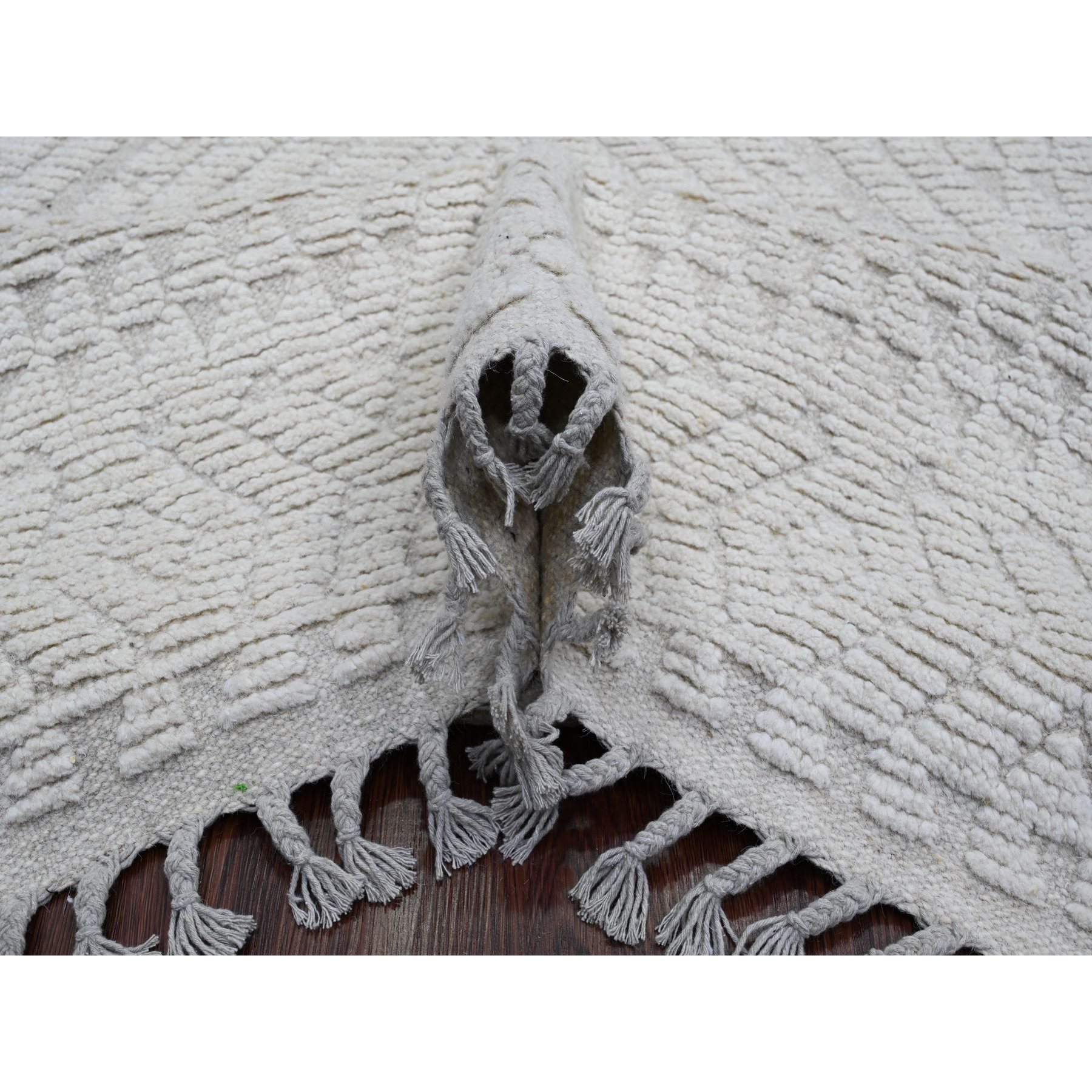 8'10"x12'8" Chiffon White, Moroccan Weave with Geometric Pattern, Hand Knotted, Soft Wool, Tone on Tone, Textured Pile, Oriental Rug Sh20833