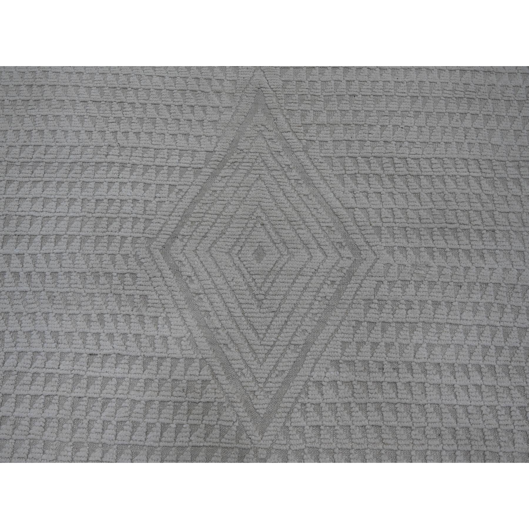 8'10"x12'8" Chiffon White, Moroccan Weave with Geometric Pattern, Hand Knotted, Soft Wool, Tone on Tone, Textured Pile, Oriental Rug Sh20833