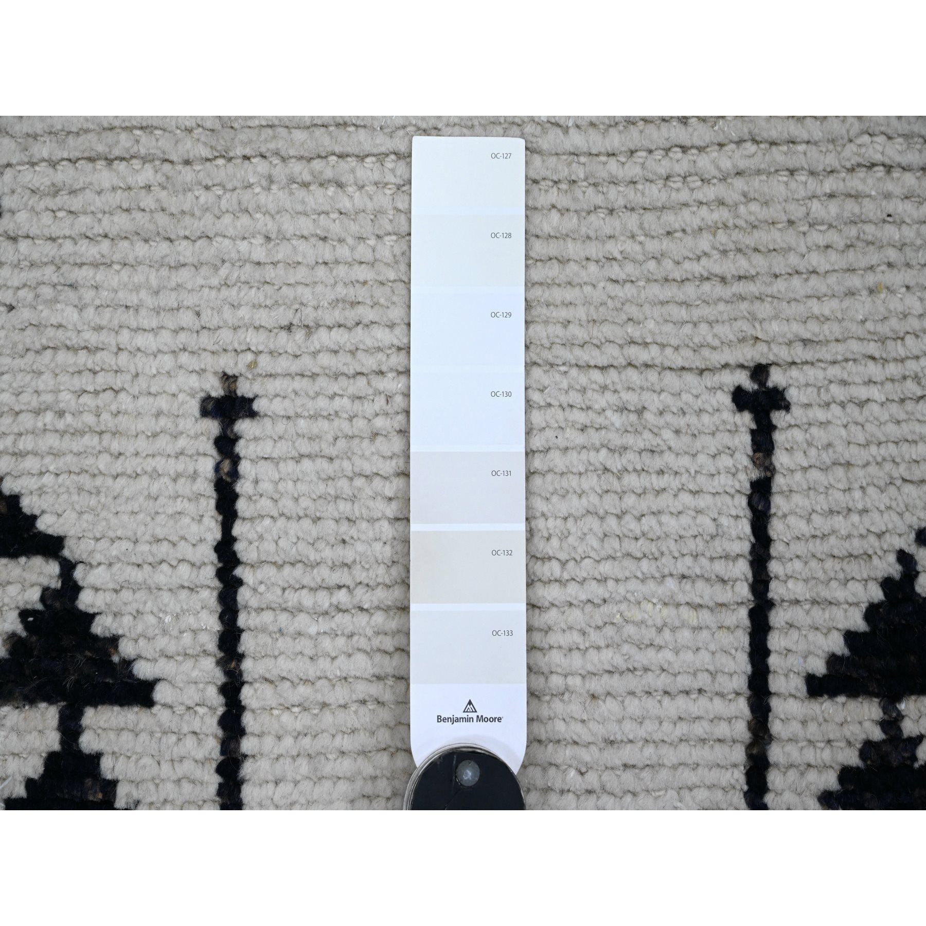 4'6"x8'8" Chiffon White, Moroccan Weave with Geometric Pattern, Hand Knotted, Soft Wool, Tone on Tone, Textured Pile, Oriental Rug Sh20944