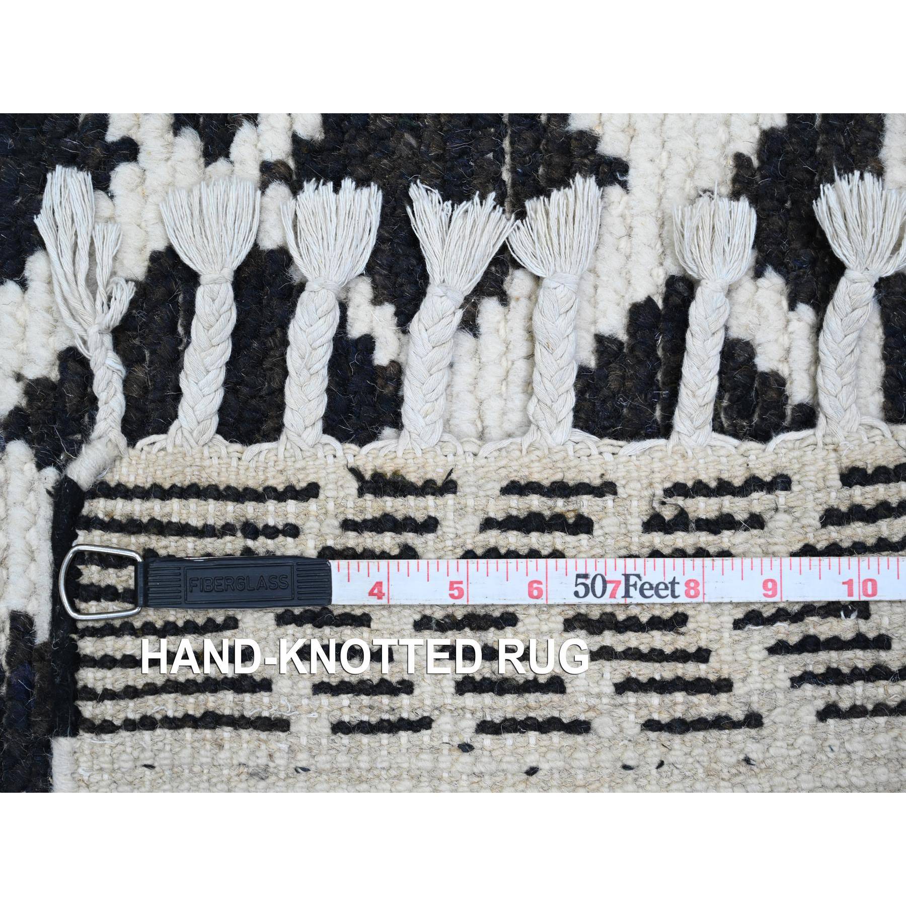 4'6"x8'8" Chiffon White, Moroccan Weave with Geometric Pattern, Hand Knotted, Soft Wool, Tone on Tone, Textured Pile, Oriental Rug Sh20944