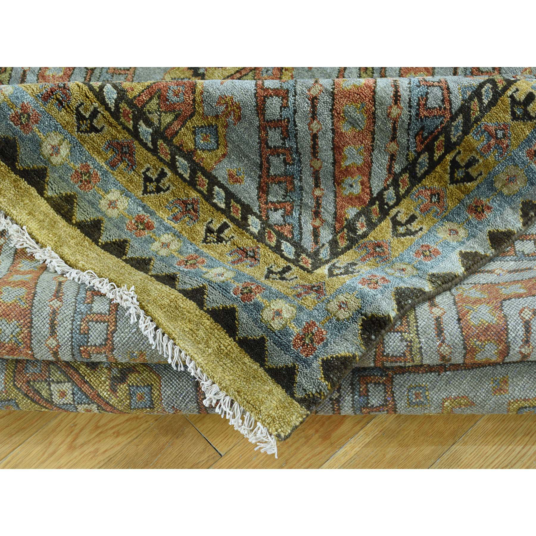 8-x9-9  Hand-Knotted Qashqai Design Wool and Silk Oriental Rug 