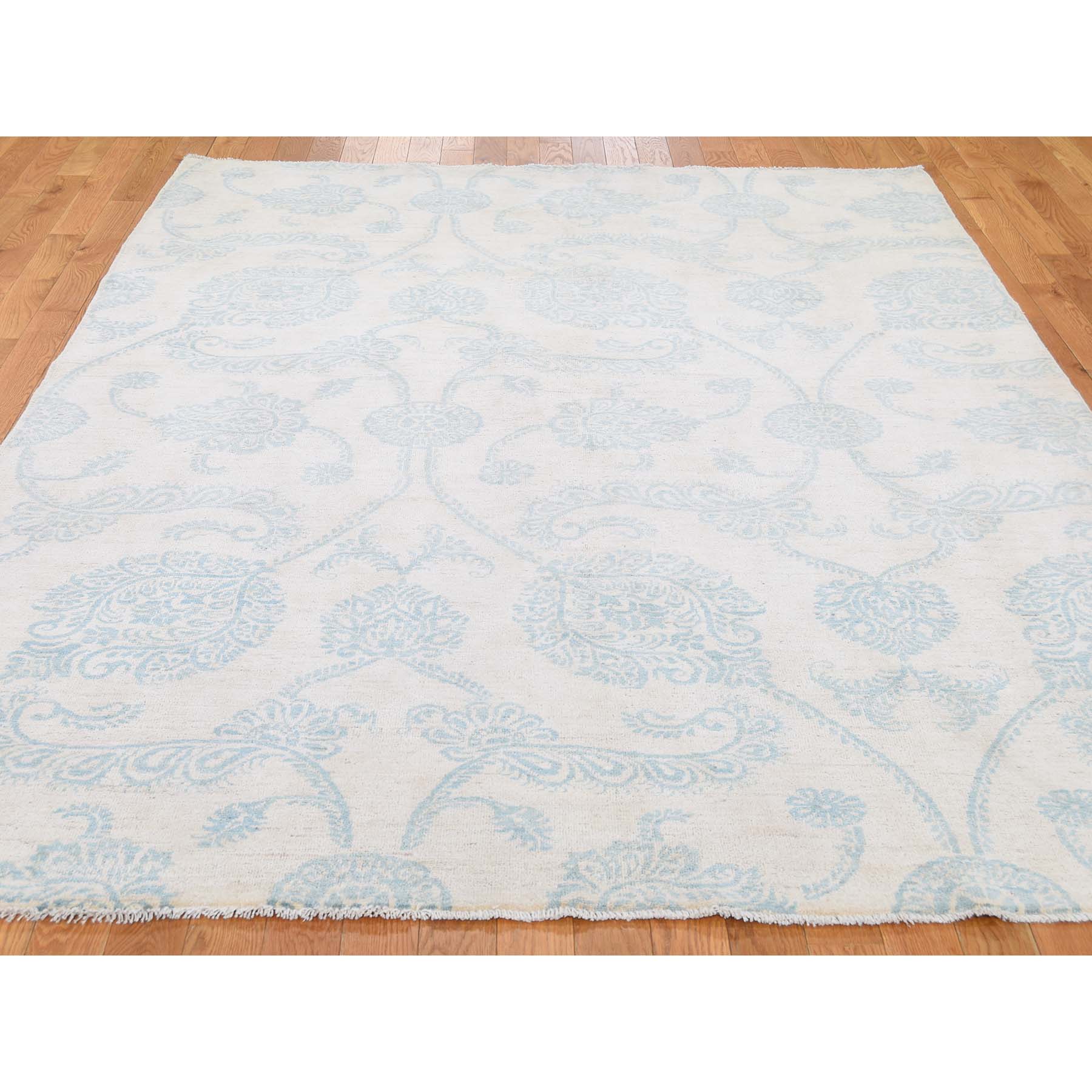 6-1 x8-10  Pure Wool Transitional Tone on Tone Borderless Design Hand-Knotted Ivory Oriental Rug 