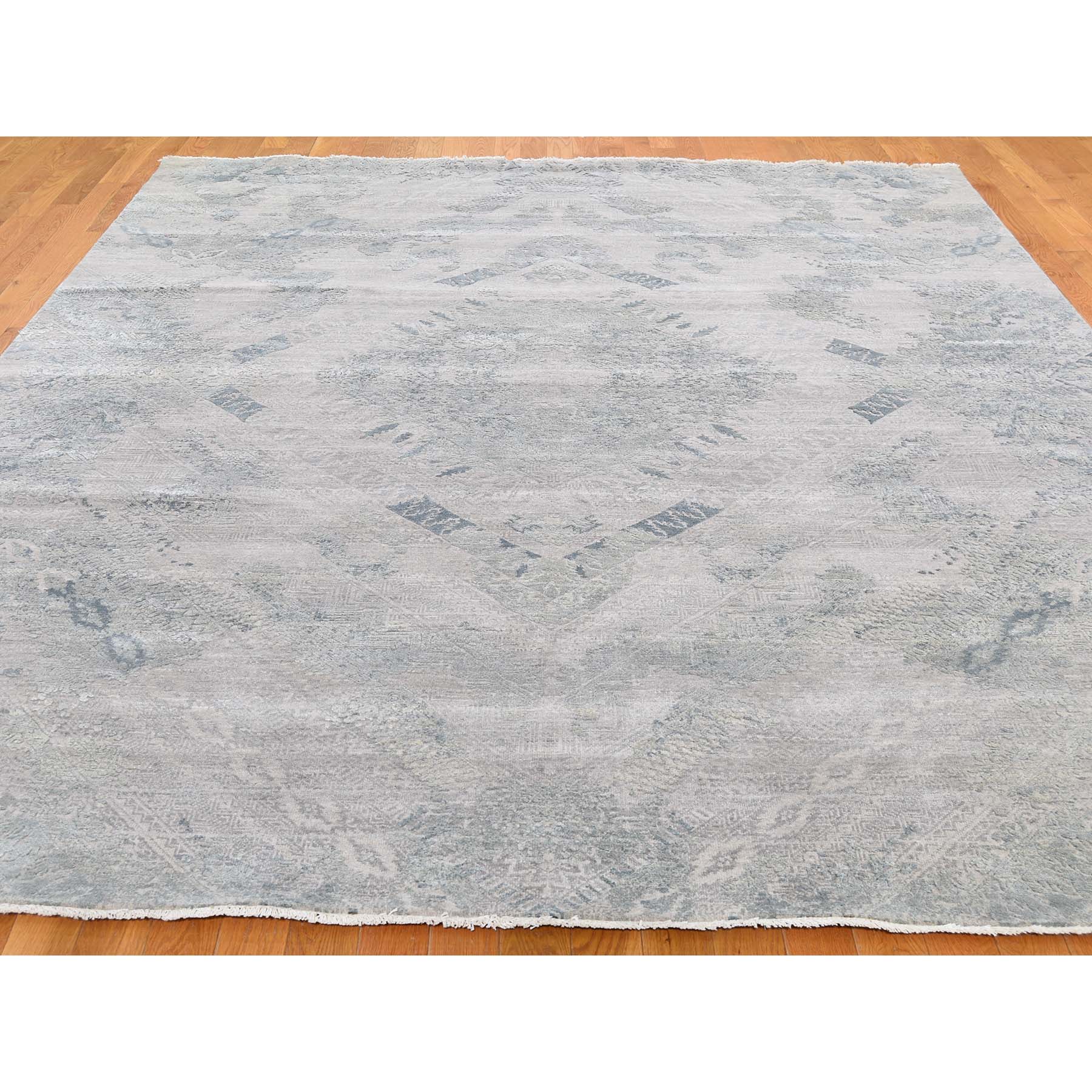 8-x10- Gray Wool And Pure Silk With Geometric Design Hand-Knotted Oriental Rug 