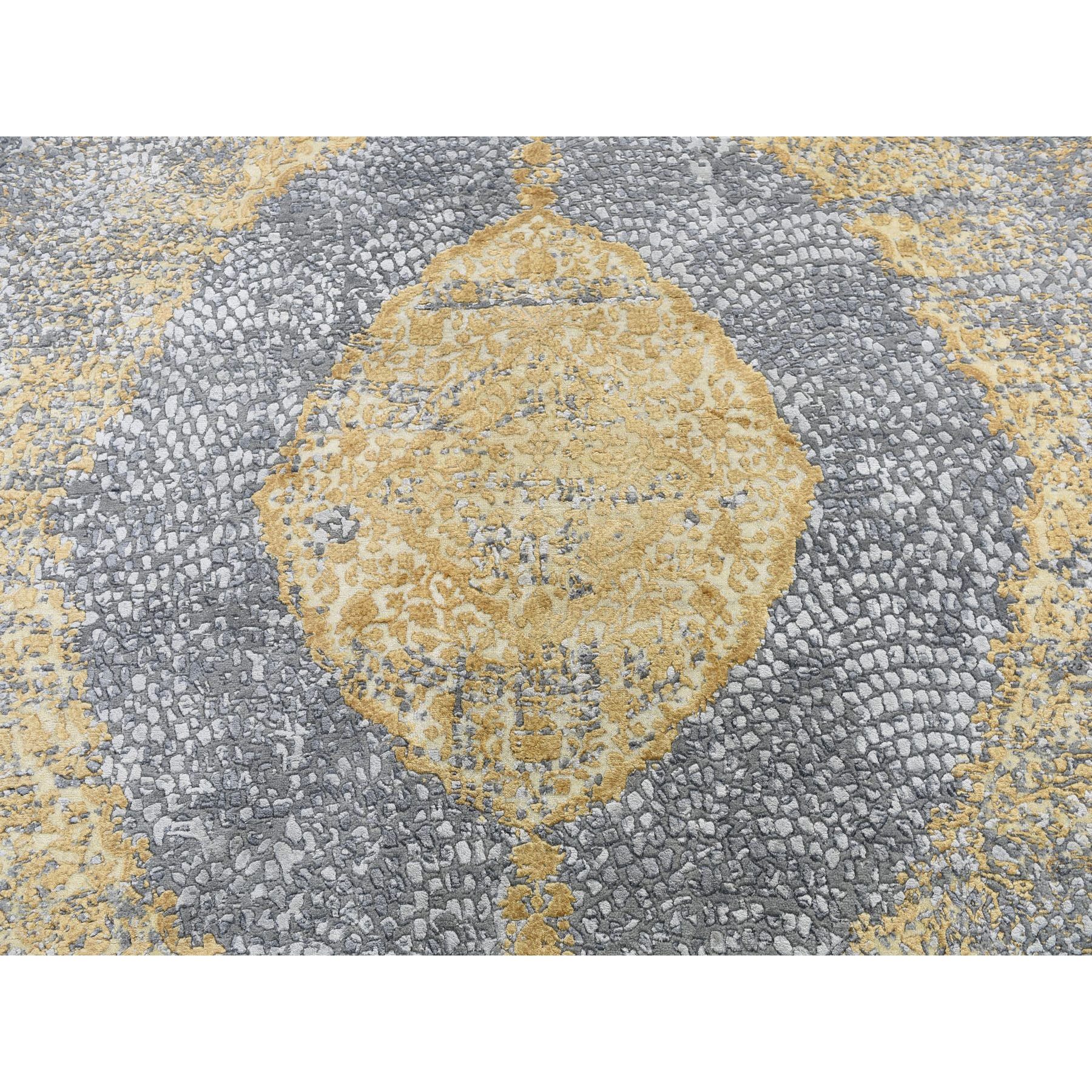 7-10 x7-10  Round Gray Gold Persian Design Wool And Pure Silk Hand Knotted Oriental Rug 