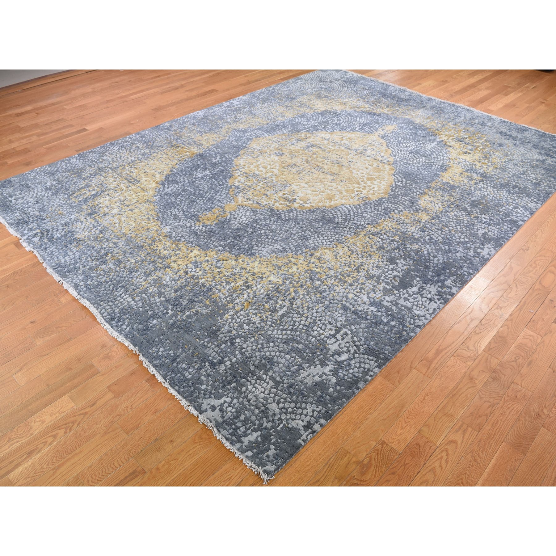 9-x11-10  Gray Gold Persian Design Wool And Pure Silk Hand Knotted Oriental Rug 