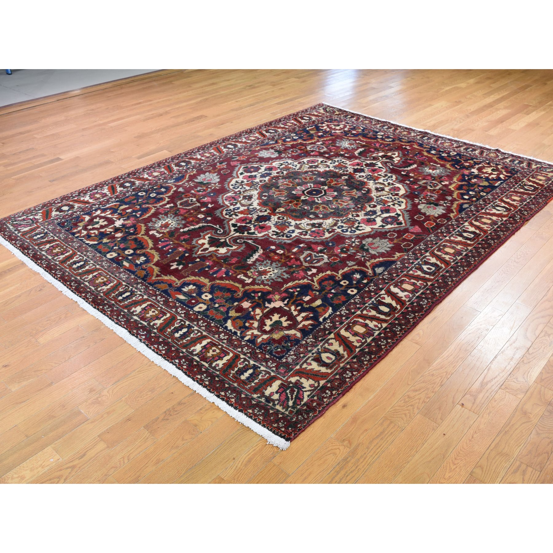 7-5 x9-10  Red Vintage Persian Bakhtiari Exc Condition Pure Wool Hand Knotted Oriental Rug 