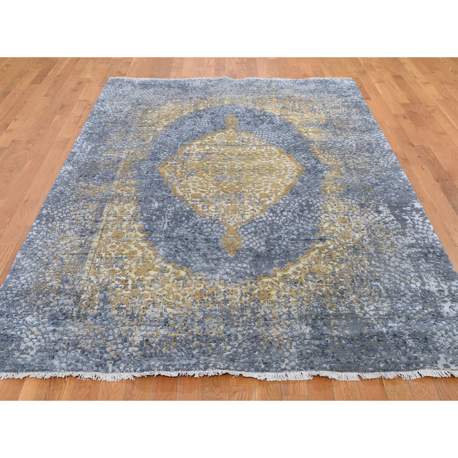 6-x9- Gray-Gold Persian Design Wool And Pure Silk Hand Knotted Oriental Rug 