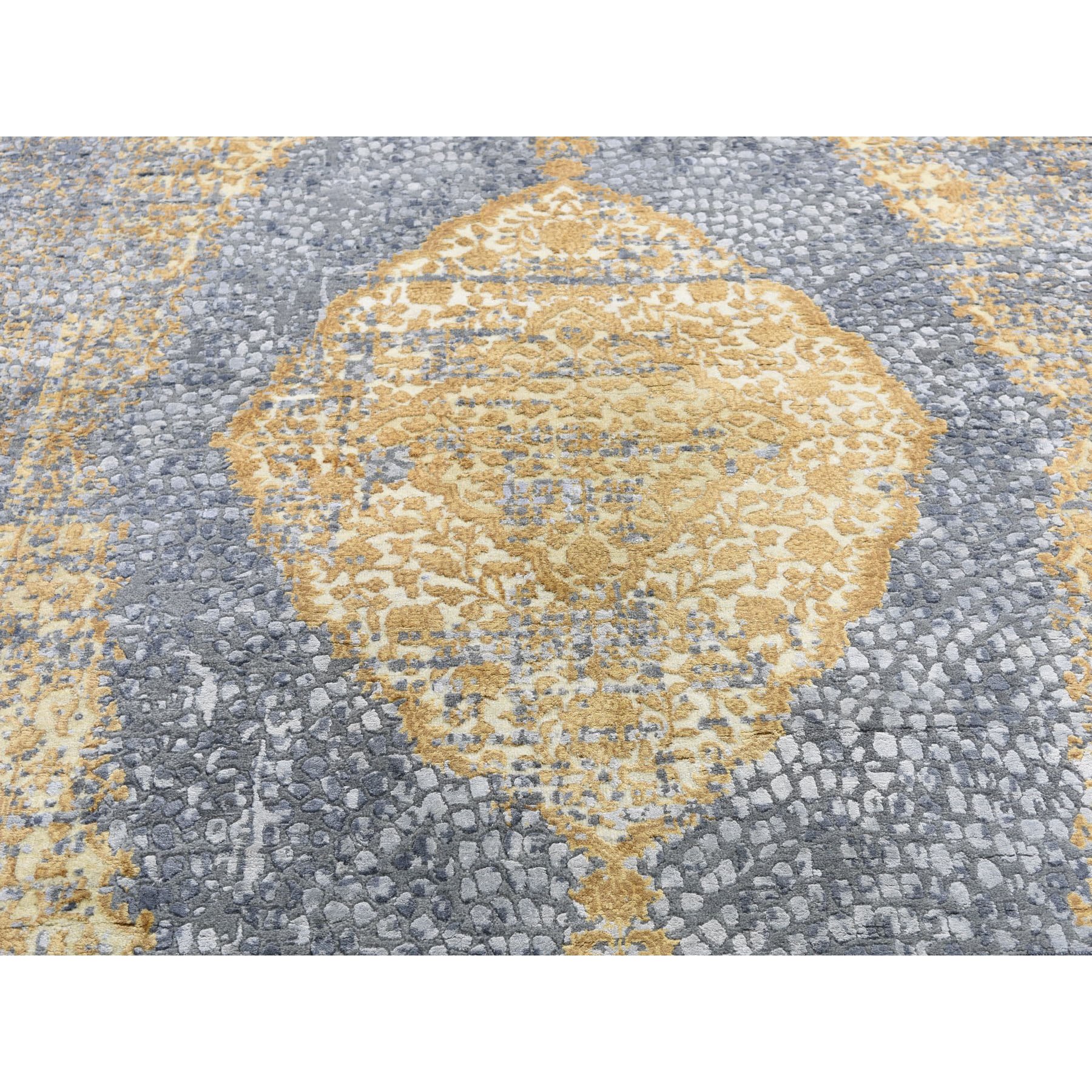 6-x9- Gray-Gold Persian Design Wool And Pure Silk Hand Knotted Oriental Rug 