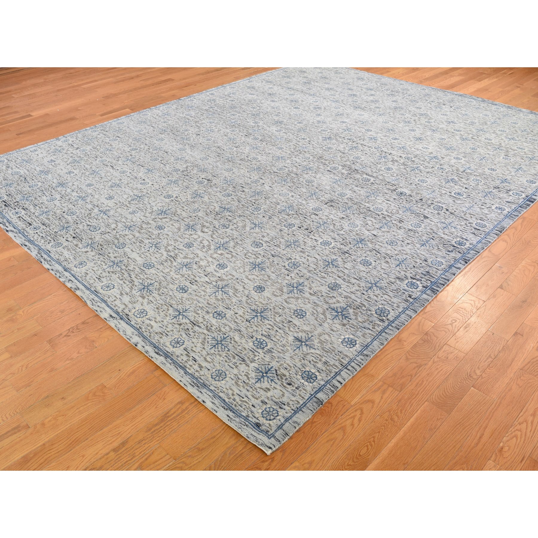 9-1 x11-9  Snow Flake Design Tone on Tone Woolen Hand Knotted Oriental Rug 