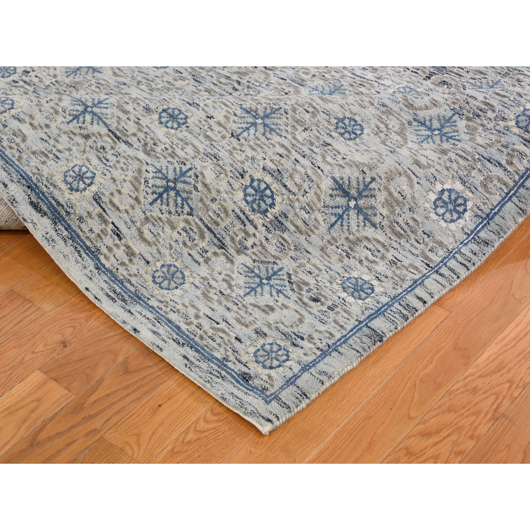 9-1 x11-9  Snow Flake Design Tone on Tone Woolen Hand Knotted Oriental Rug 