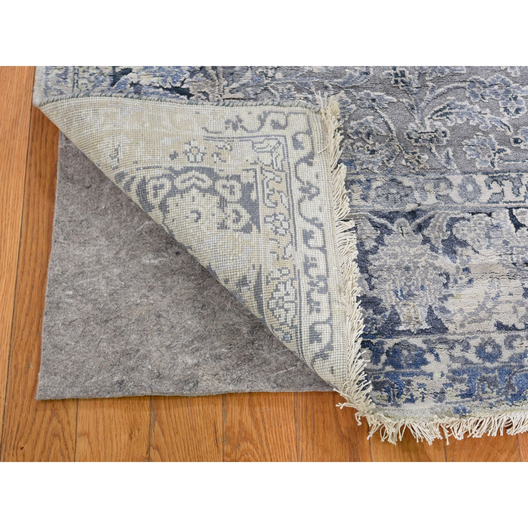 5-x7- Gray Broken Persian Design With Pure Silk Hand Knotted Oriental Rug 