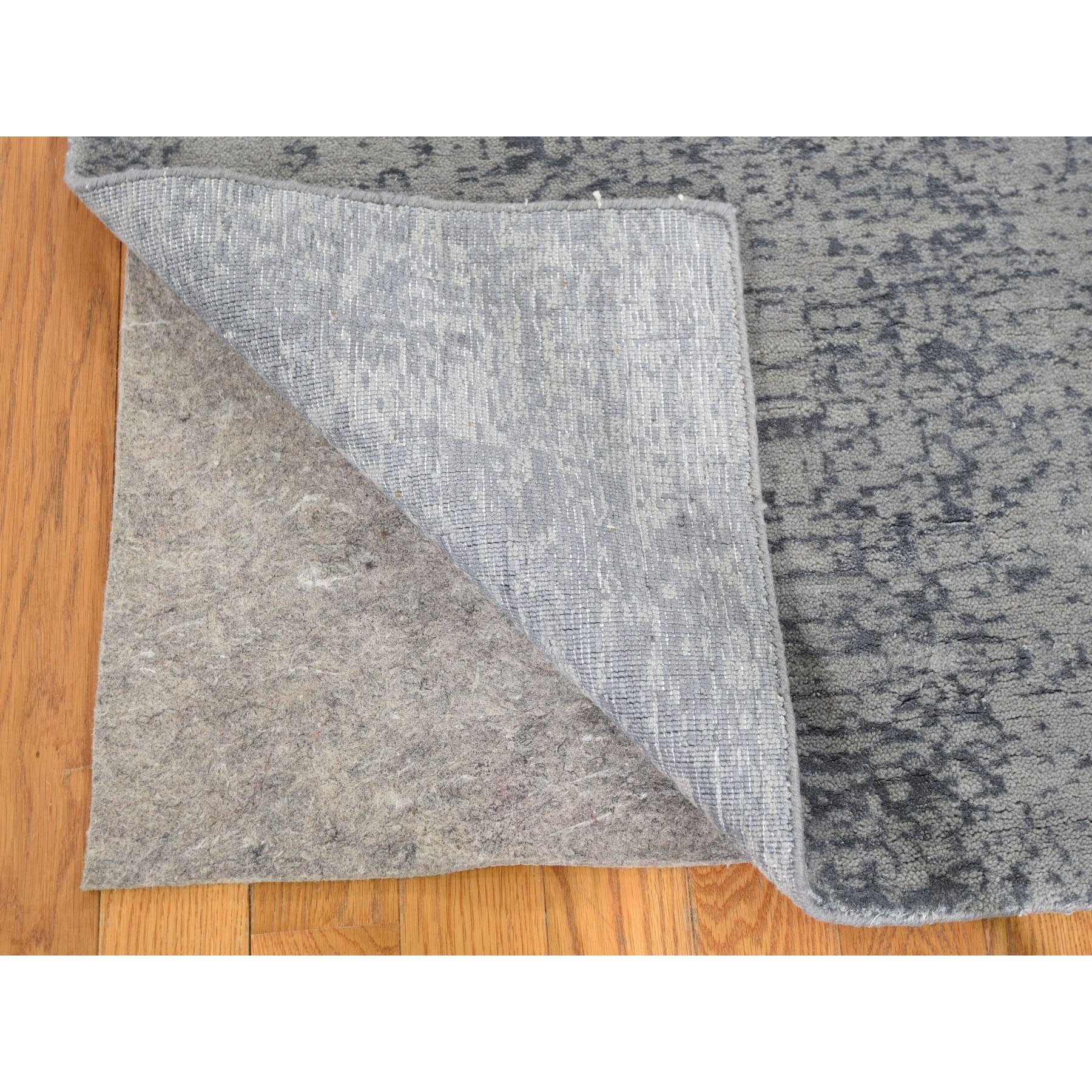 6-x9- Gray Abstract Design Wool And Silk Hand Loomed Oriental Rug 