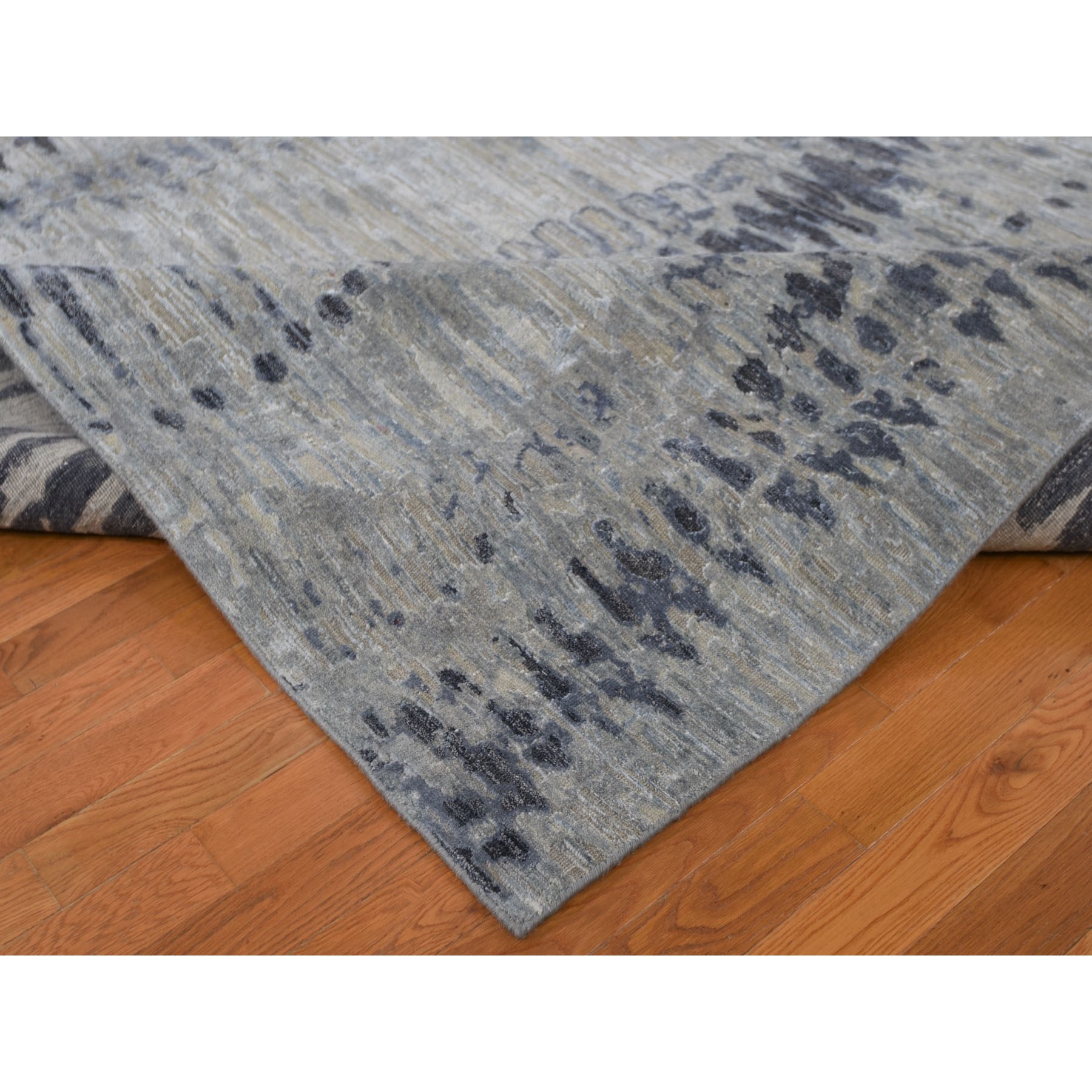 8-10 x12-3  The Silver Crocodile, Silk With Textured Wool Hand Knotted Oriental Rug 