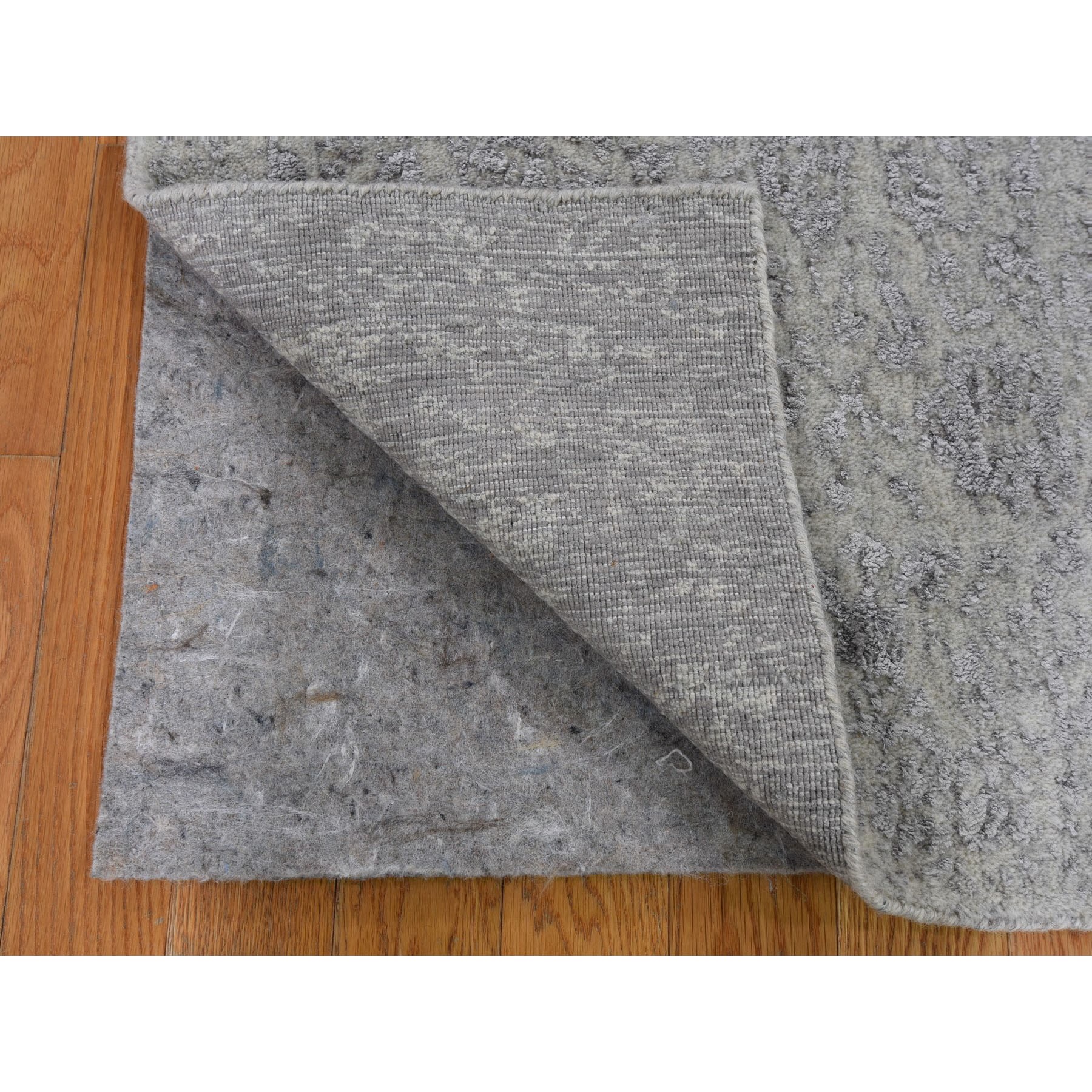2-x3- Gray Wool And Silk Jacquard Hand loomed Oriental Rug 