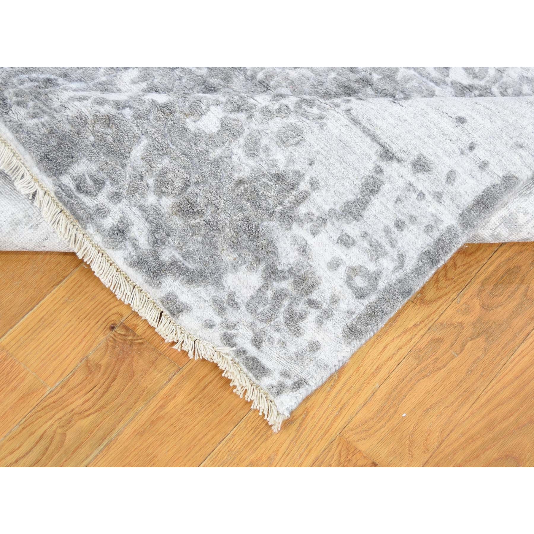 5-x7- Grey Broken Persian Design Wool And Pure Silk Hand Knotted Oriental Rug 