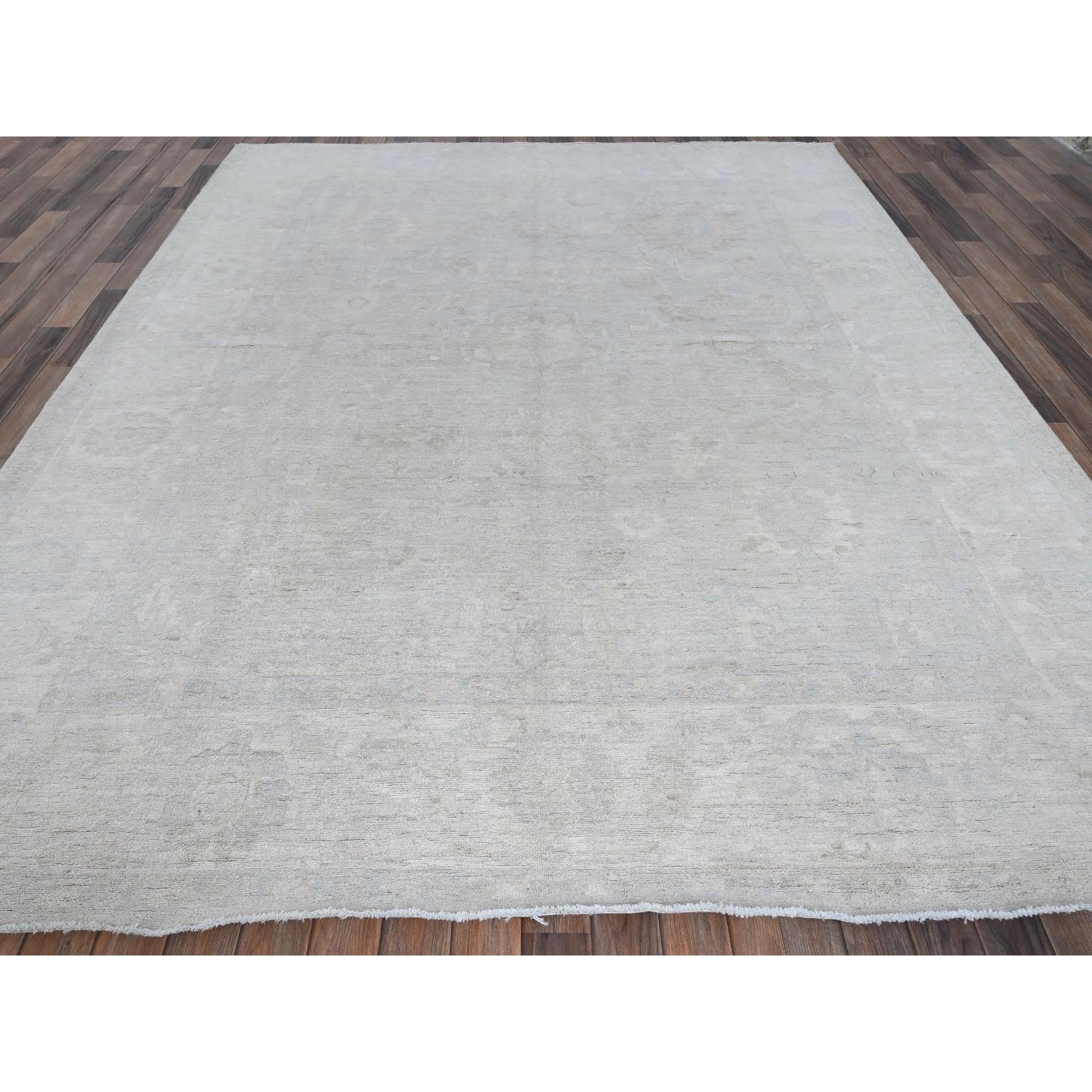 8'x9'10" Cloud Gray, White Wash Peshawar with Large Leaf Design, Hand Knotted, 100% Wool, Densely Woven, Oriental Rug Sh912