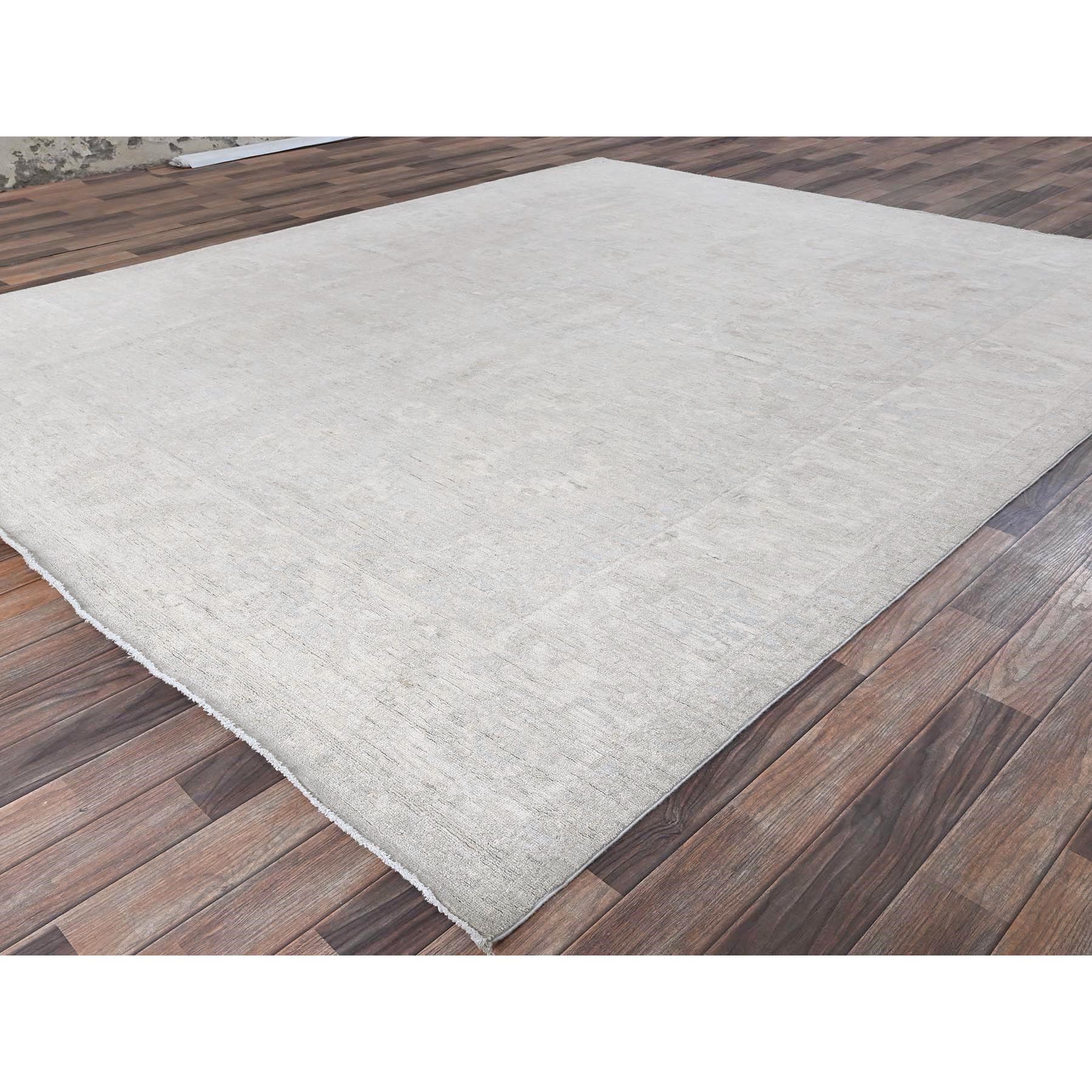 8'x9'10" Cloud Gray, White Wash Peshawar with Large Leaf Design, Hand Knotted, 100% Wool, Densely Woven, Oriental Rug Sh912