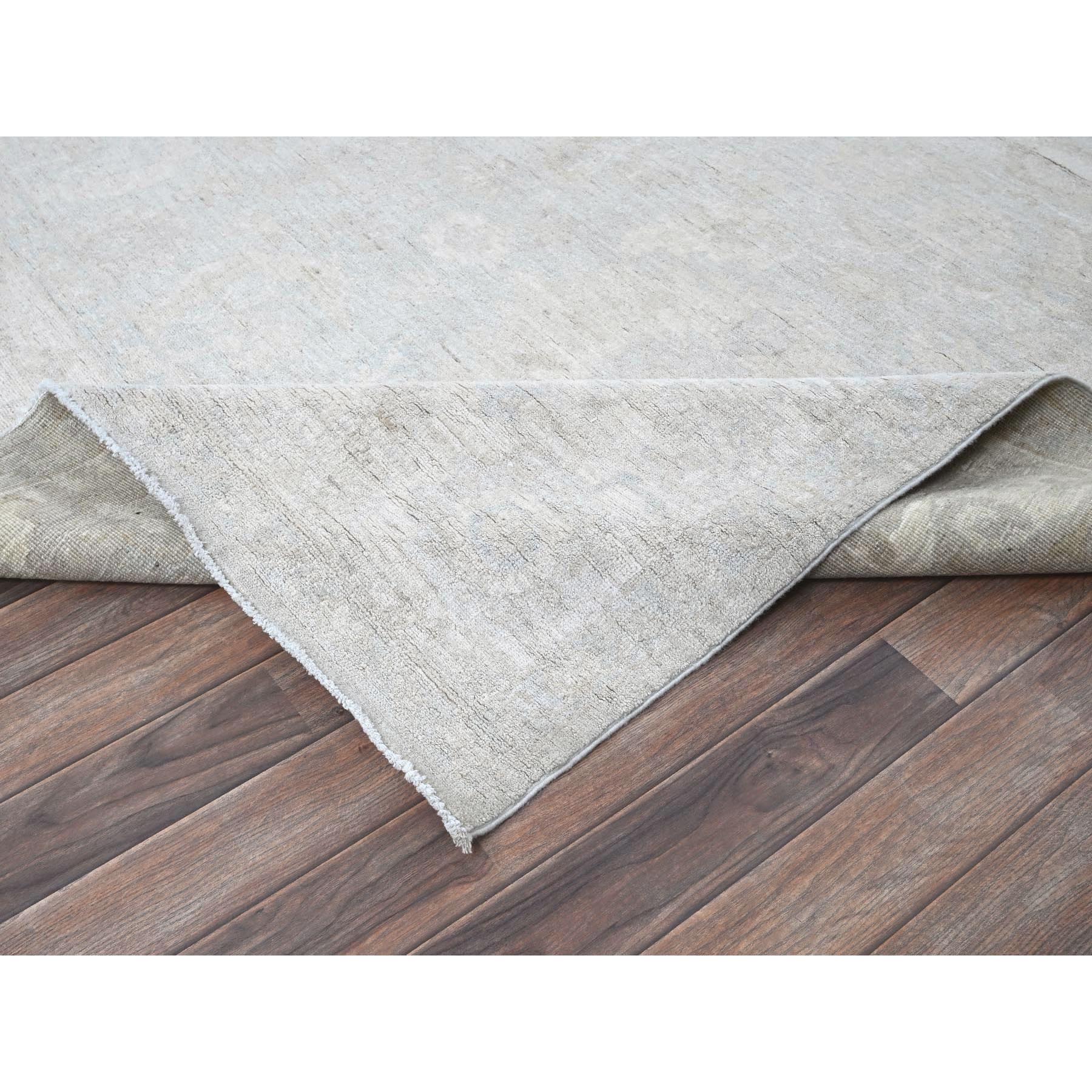8'x9'10" Cloud Gray, White Wash Peshawar with Large Leaf Design, Hand Knotted, 100% Wool, Densely Woven, Oriental Rug Sh912