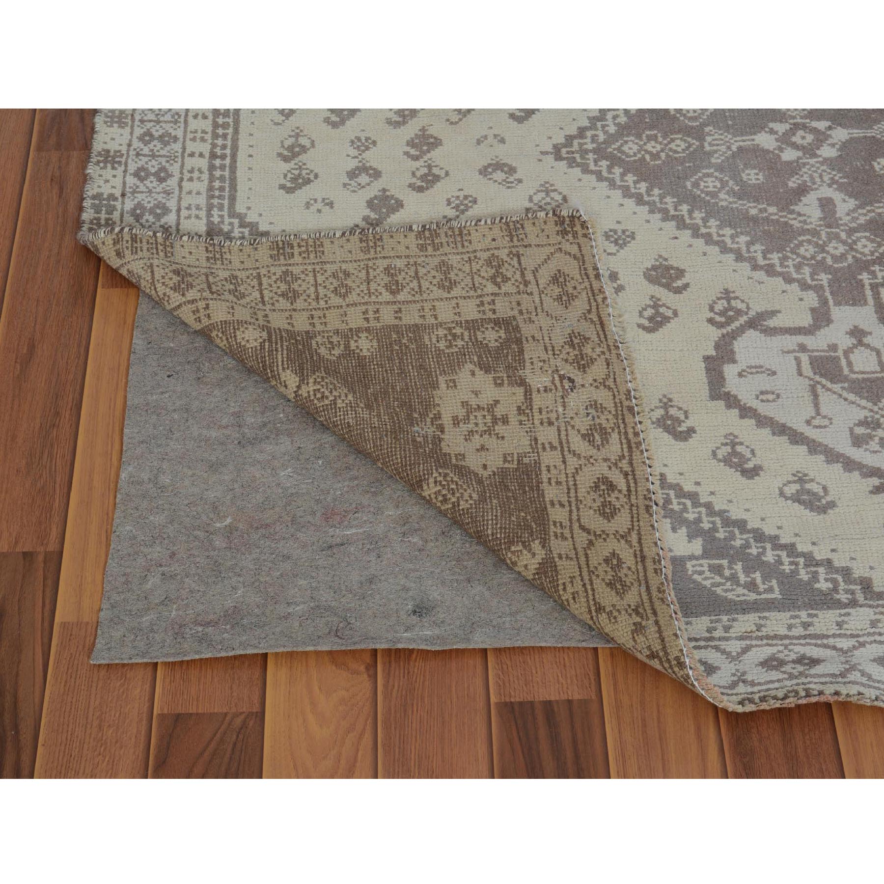 5-x7-9  Natural Colors Vintage And Worn Down Persian Shiraz Pure Wool Hand Knotted Oriental Rug 