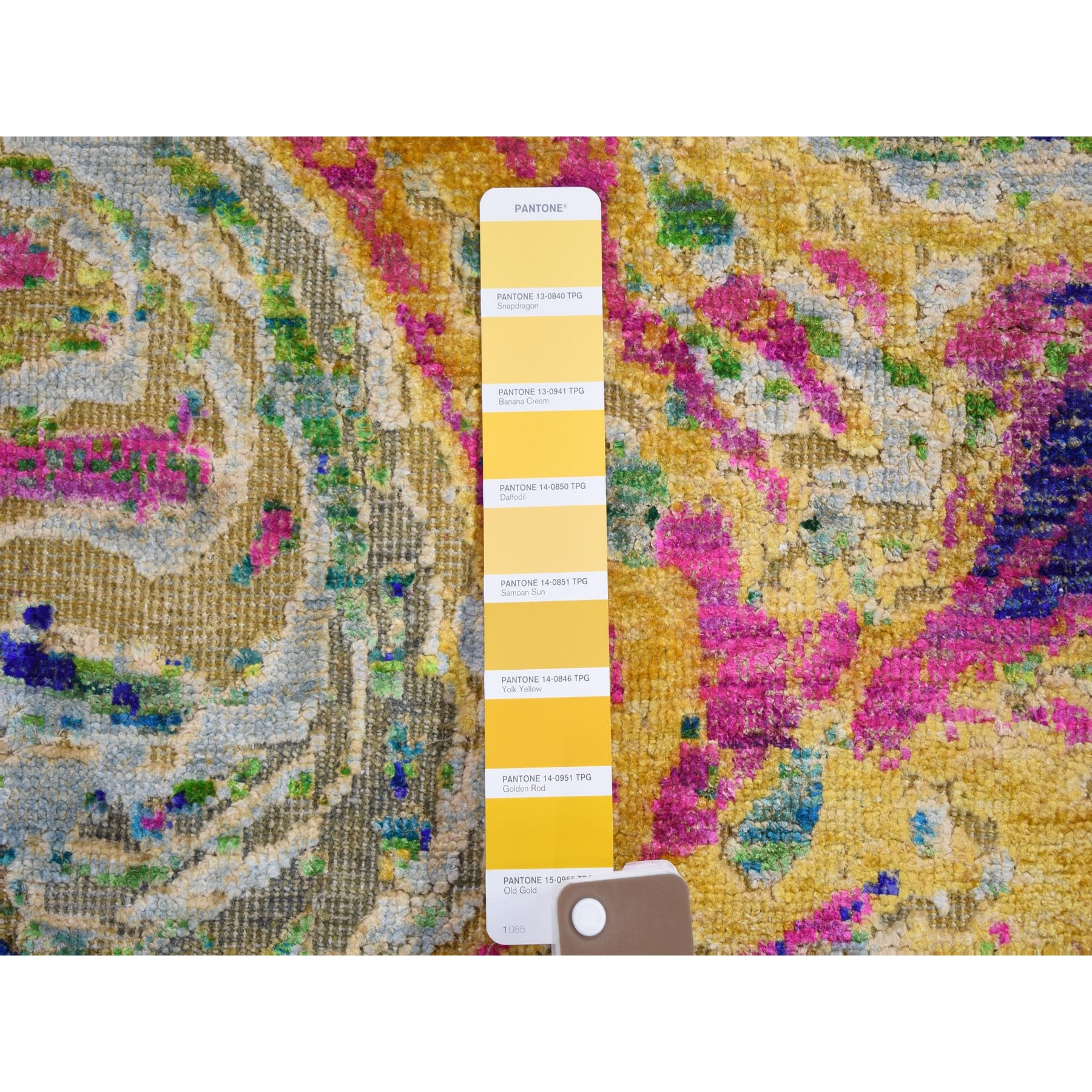 4'9"x6'7" THE LAVA, Colorful Sari Silk With Textured Wool Hand Knotted Oriental Rug Sh59151