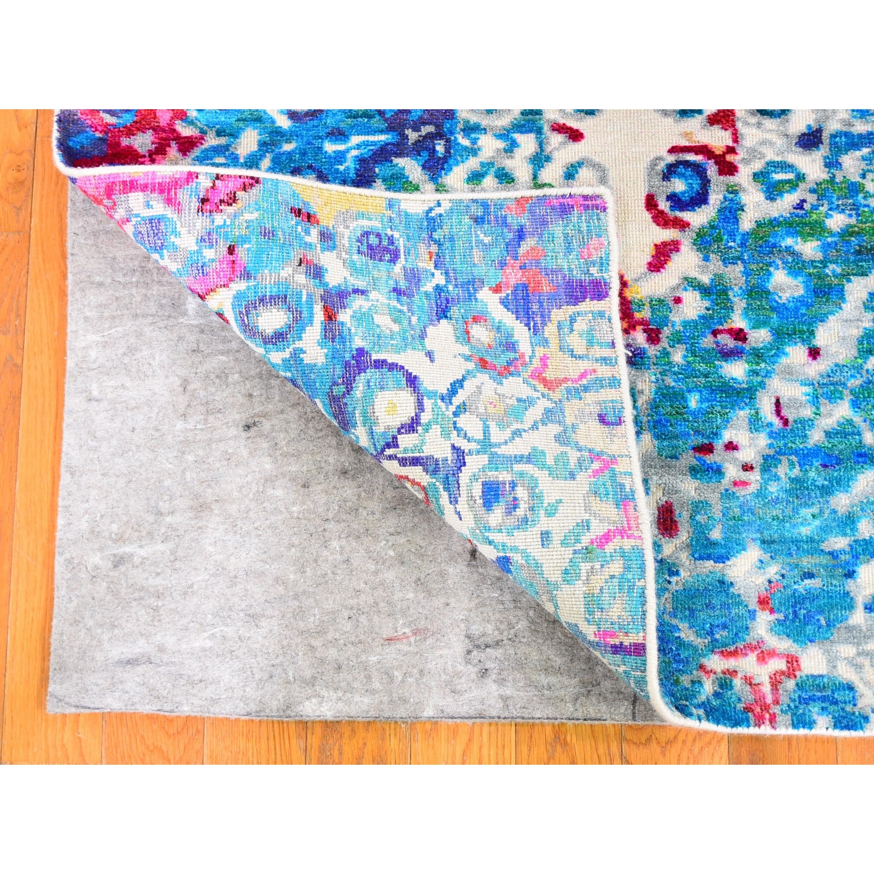 4'x6' THE PEACOCK, Sari Silk Colorful Hand Knotted Oriental Rug Sh59719