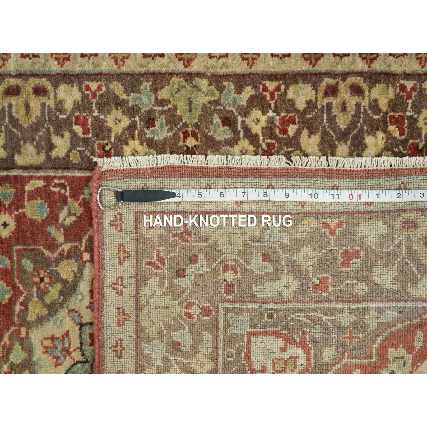 traditional Wool Hand-Knotted Area Rug 2'6