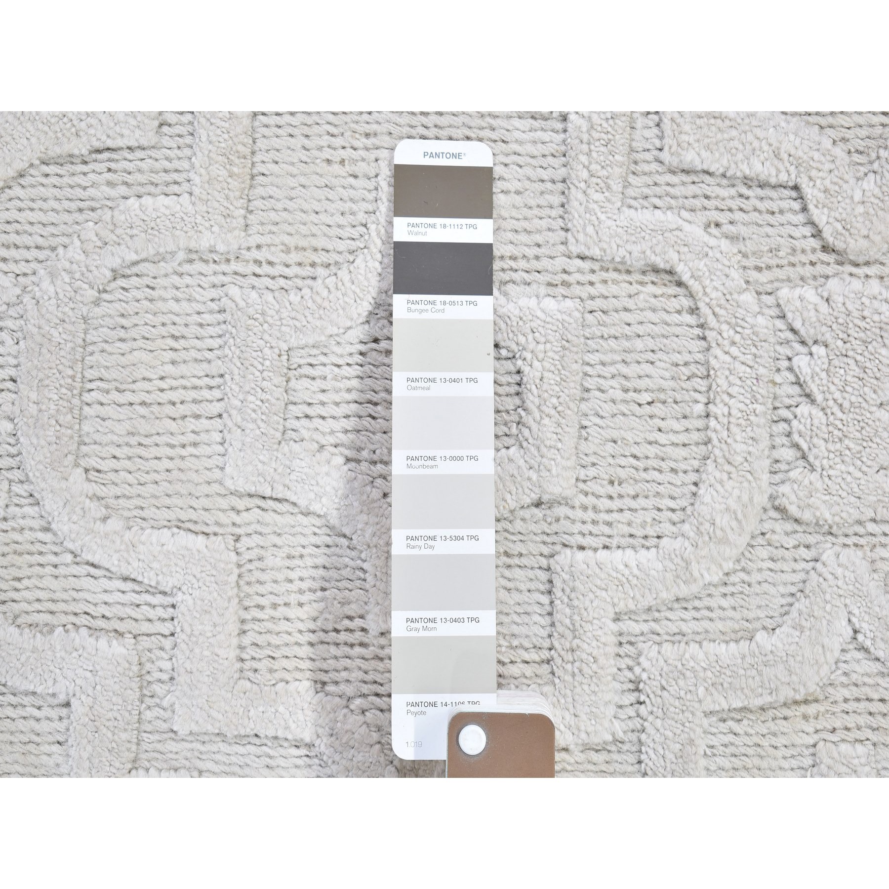 2'x2'10" Ivory Hi-Low Modern Textured Wool Mat Hand Knotted Oriental Rug Sh66159