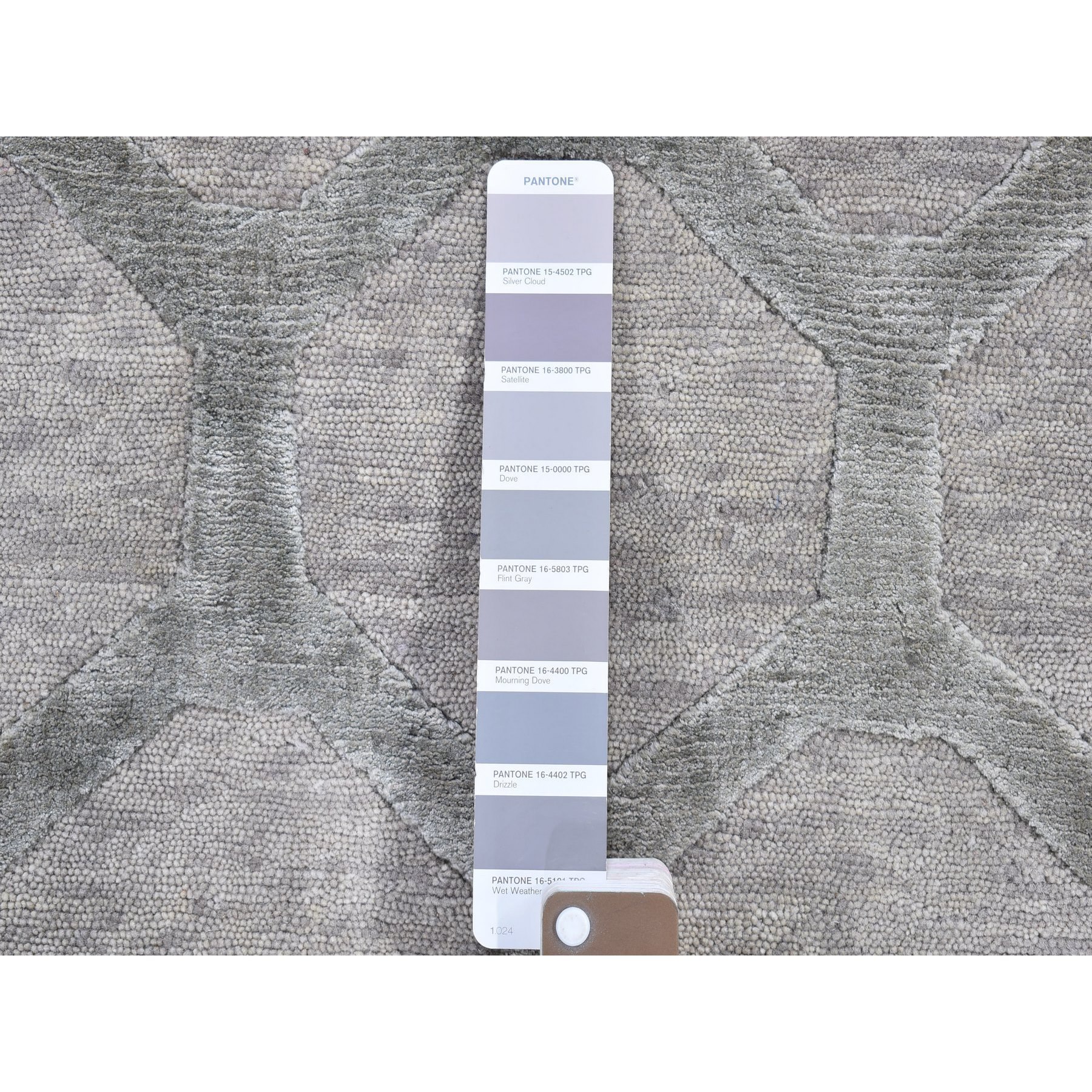 2'x3' Light Gray Hi-Low Modern Wool and Silk Mat Hand Knotted Oriental Rug Sh66164