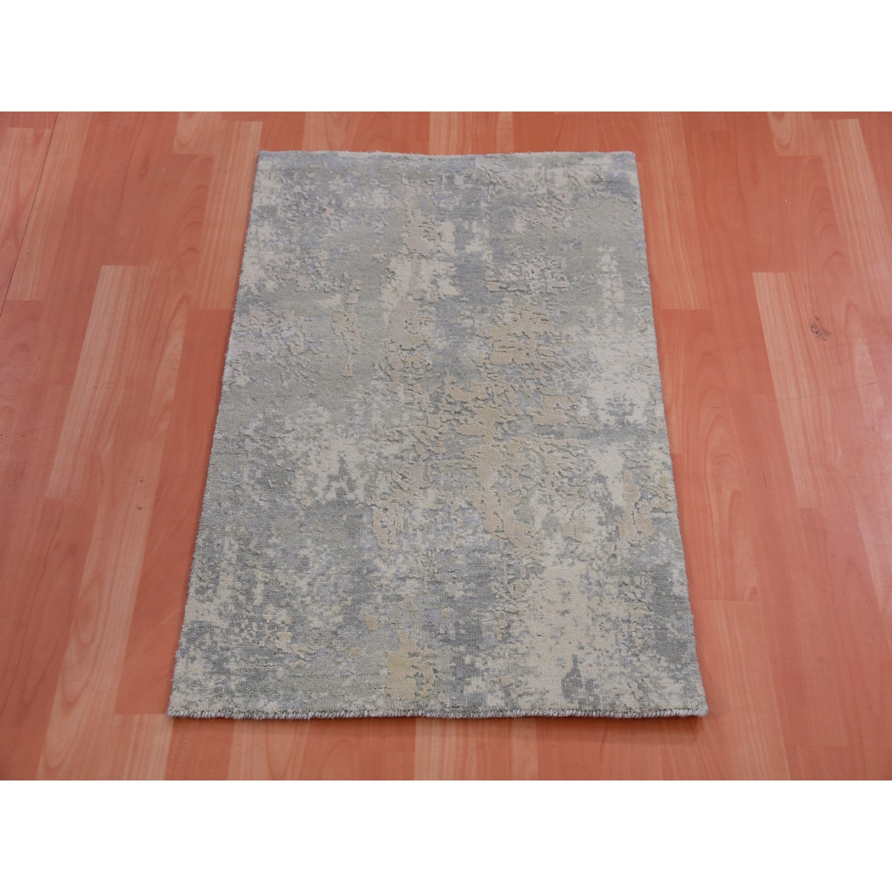 2'x3'1" Cathedral Gray With Edgecomb Gray, Hand Knotted, Wool and Silk Modern Abstract Design, Soft Colors, Mat Oriental Rug Sh75351