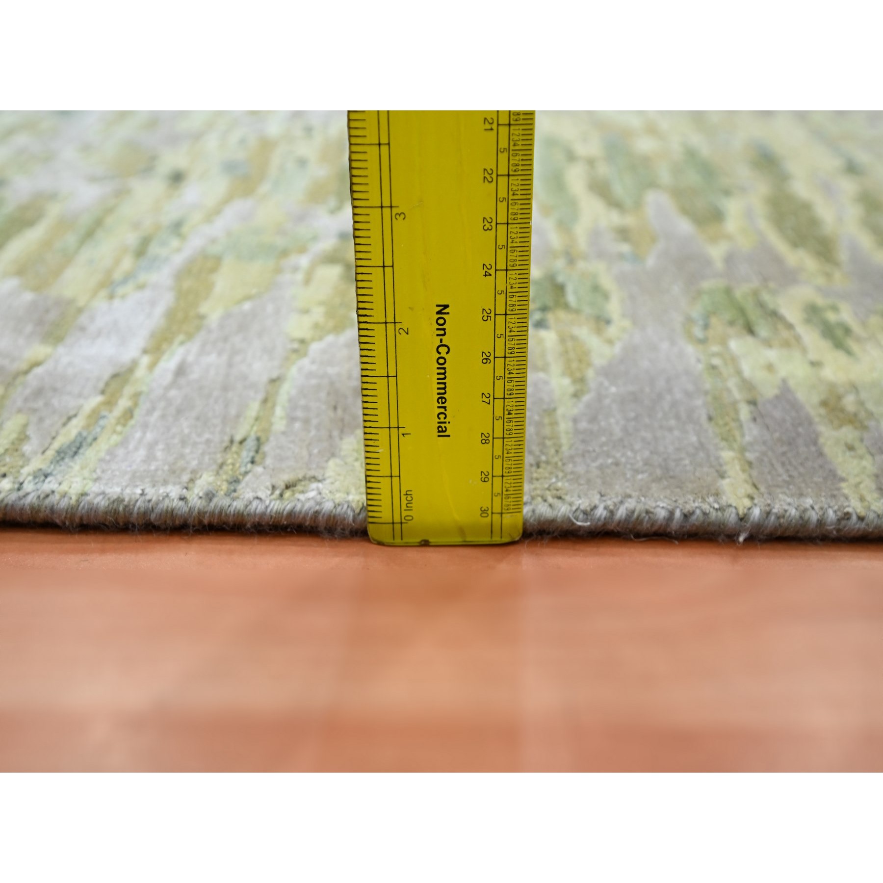 5'1"x7'3" Eden Green, Crocodile Safari Design, Borderless, 100% Silk, Hand Knotted, Oriental Rug Sh75477