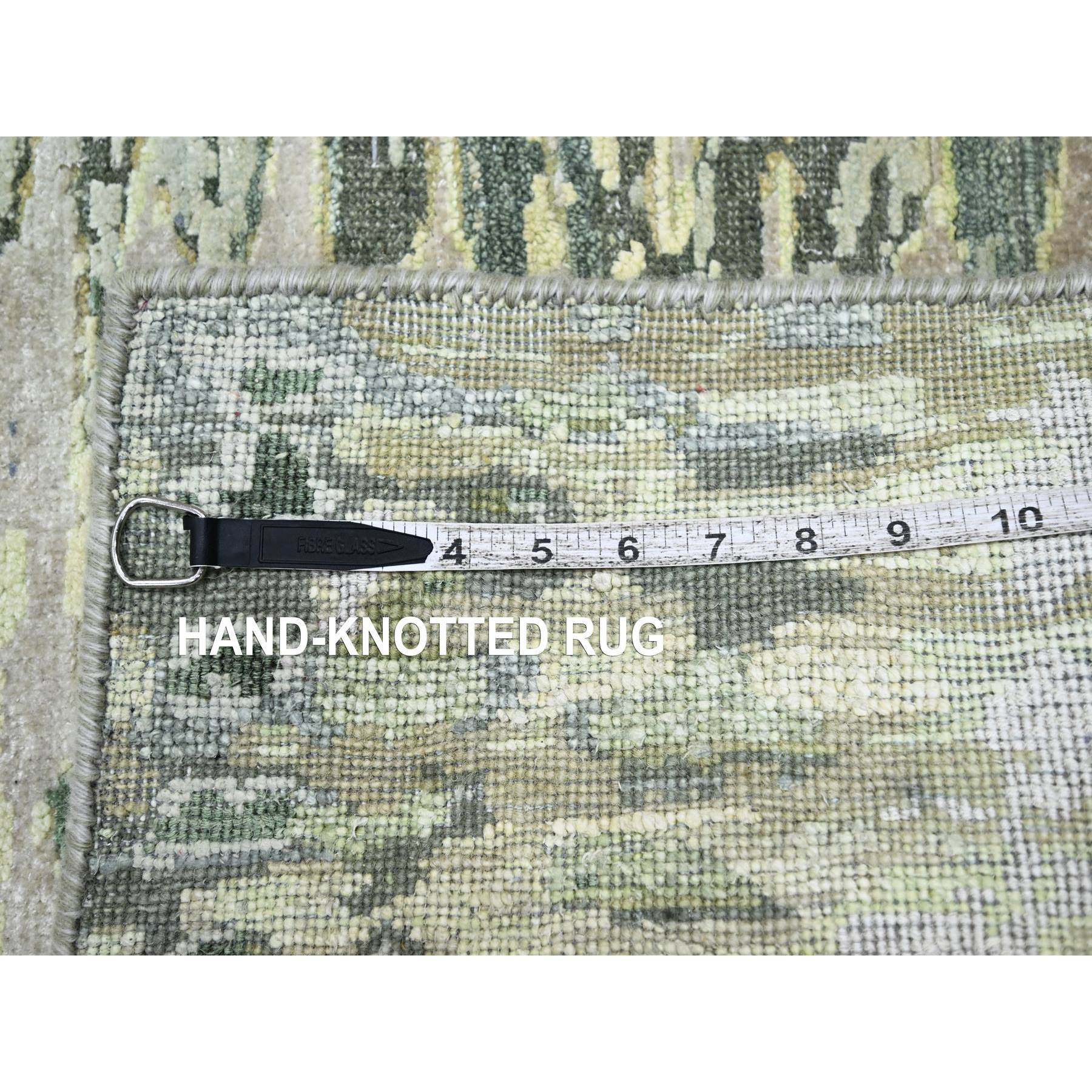 5'1"x7'3" Eden Green, Crocodile Safari Design, Borderless, 100% Silk, Hand Knotted, Oriental Rug Sh75477