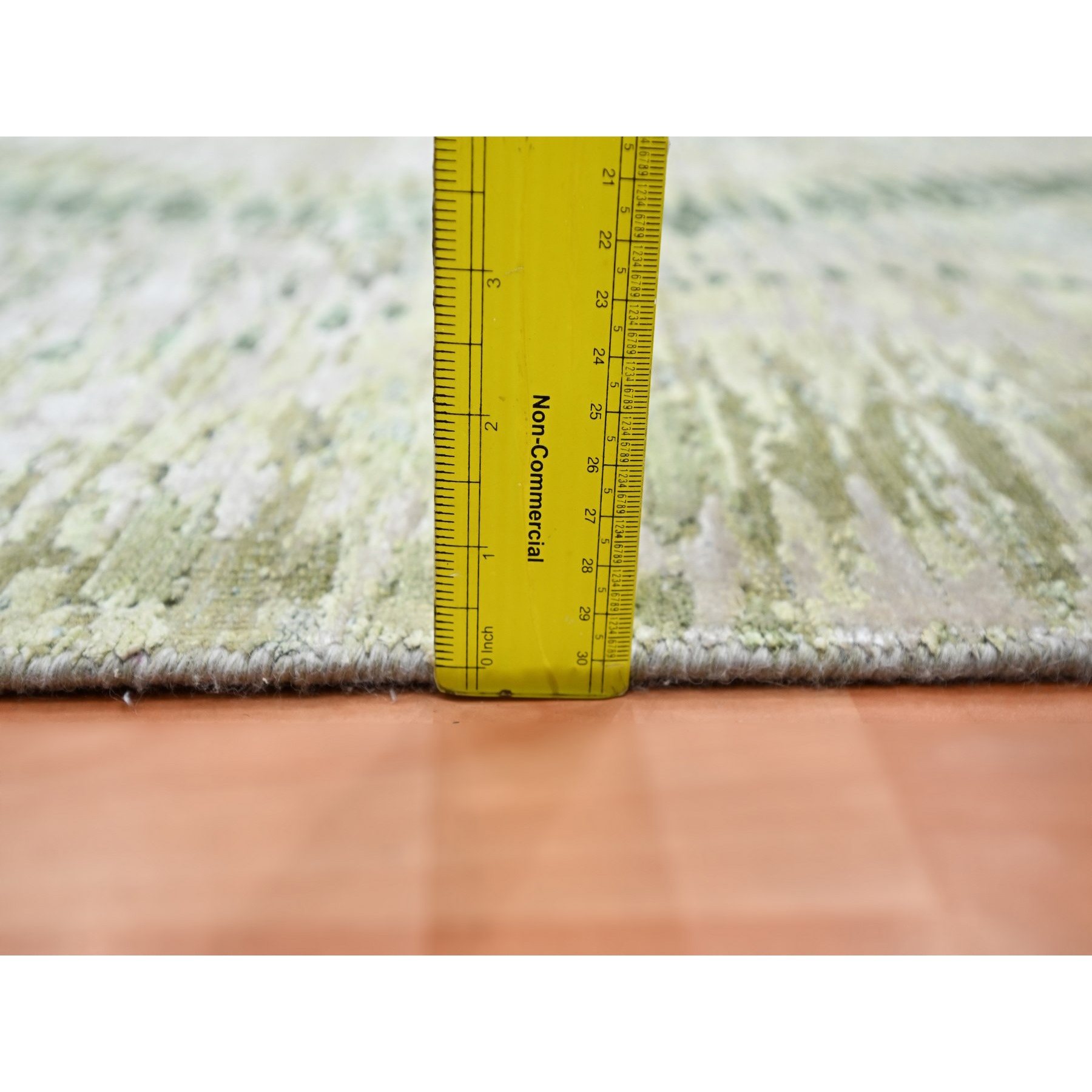 3'1"x5'3" Greener Pastures, Crocodile Safari Design, Lush and Plush, 100% Silk, Hand Knotted, Oriental Rug Sh75478