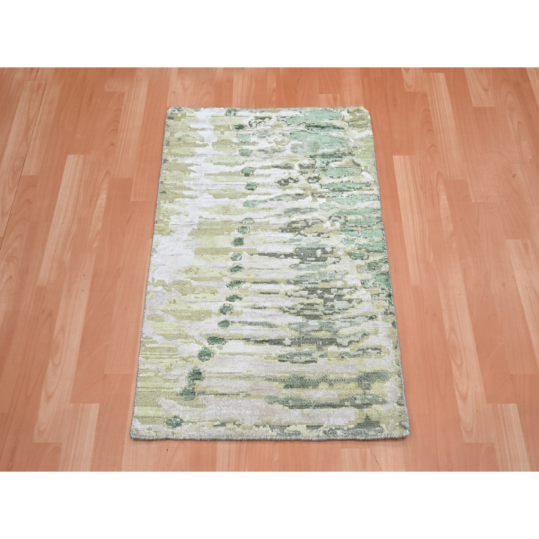 2'1"x3' Vineyard Green, Crocodile Safari Design, 100% Silk, Hand Knotted, Mat, Oriental Rug Sh75481