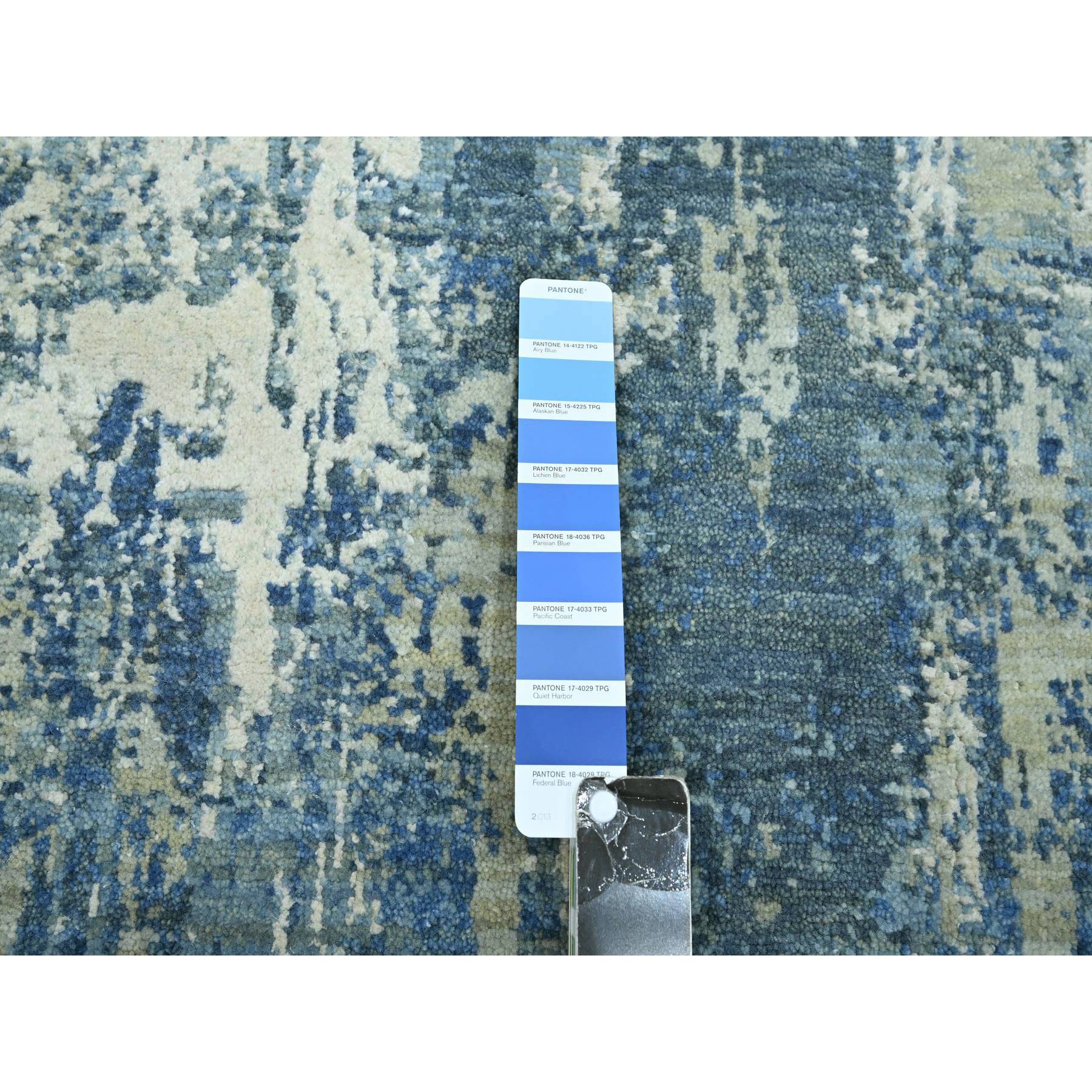 4'1"x6'2" Sapphire Blue, Hand Knotted, Abstract Design, Denser Weave, Hi-Low Pile, Wool and Real Silk, Oriental Rug Sh75535