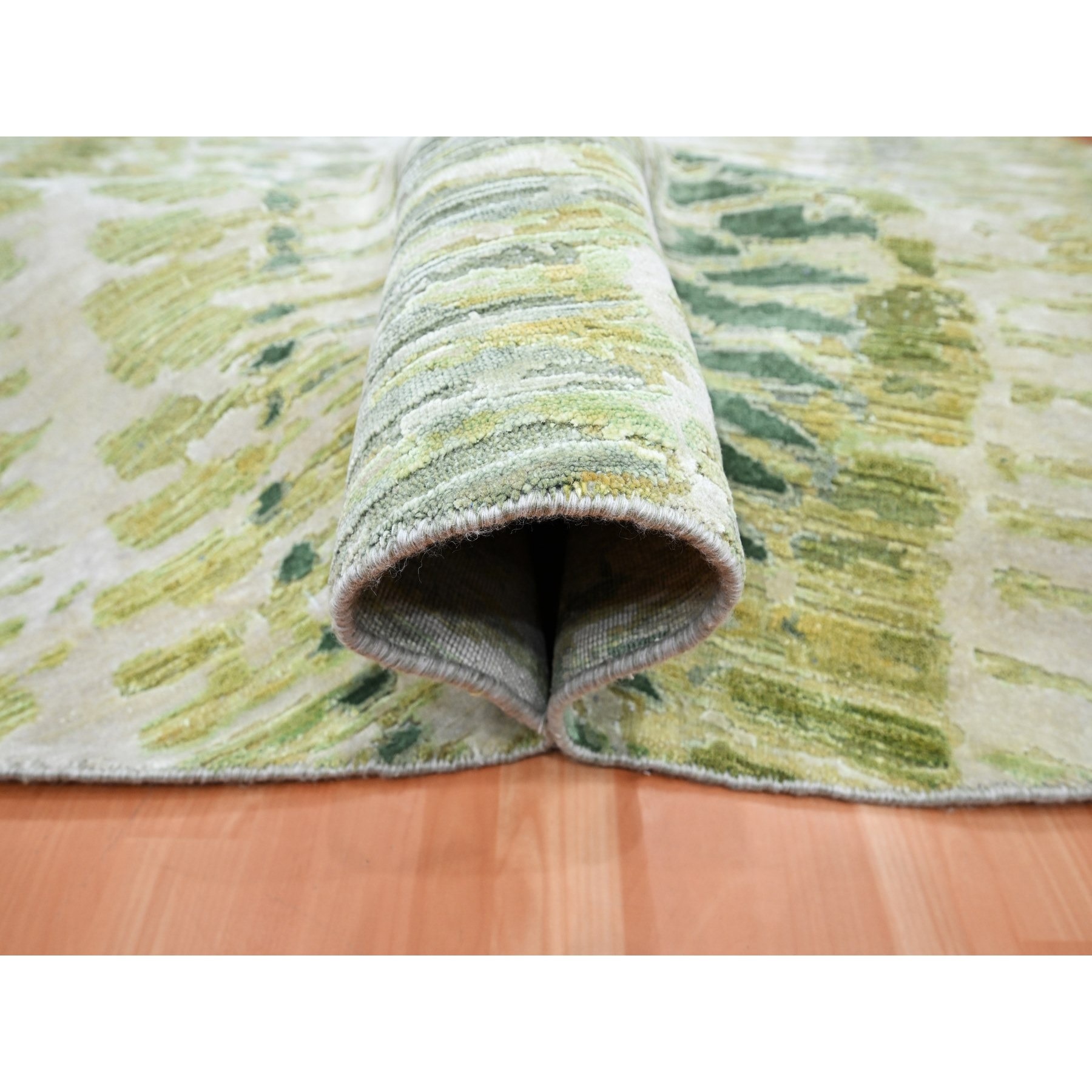 8'x8' Swamp Green, Crocodile Safari Design, 100% Silk, Lush and Plush, Hand Knotted, Round, Oriental Rug Sh75558
