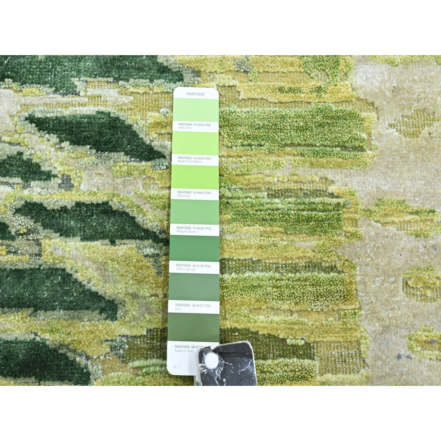 8'x8' Swamp Green, Crocodile Safari Design, 100% Silk, Lush and Plush, Hand Knotted, Round, Oriental Rug Sh75558