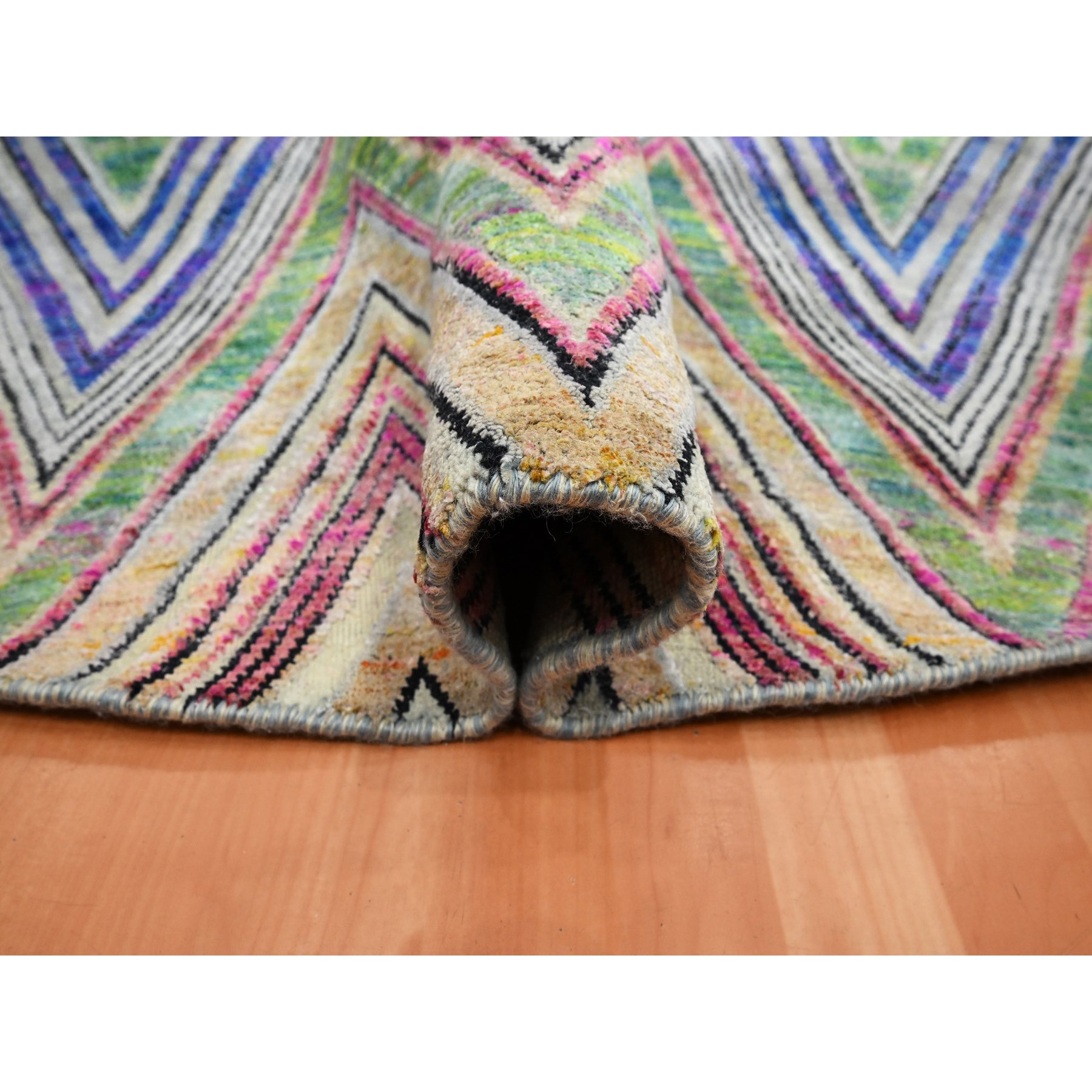 9'10"x9'10" Hot Pink, Colorful Chevron Design, Hand Knotted, Sari Silk with Textured Wool, Round, Oriental Rug Sh75568
