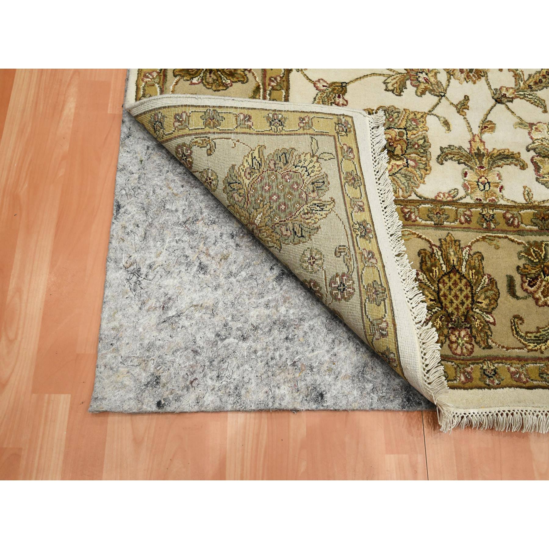 7'8"x10' Chiffon White, Rajasthan with All Over Leaf Design, Wool and Silk, Soft Pile, Thick and Plush, Hand Knotted, Oriental Rug Sh75589