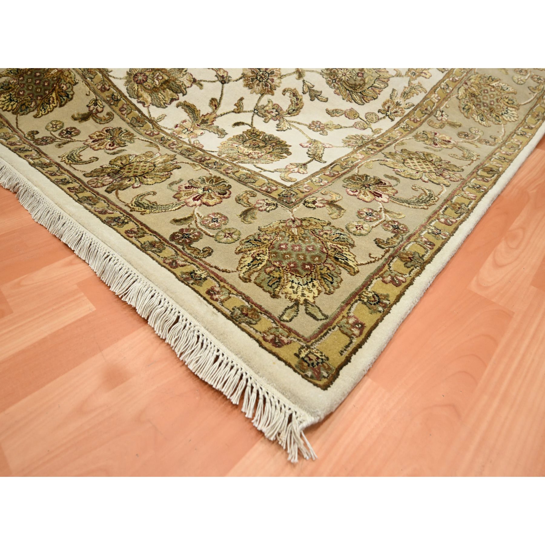 7'8"x10' Chiffon White, Rajasthan with All Over Leaf Design, Wool and Silk, Soft Pile, Thick and Plush, Hand Knotted, Oriental Rug Sh75589