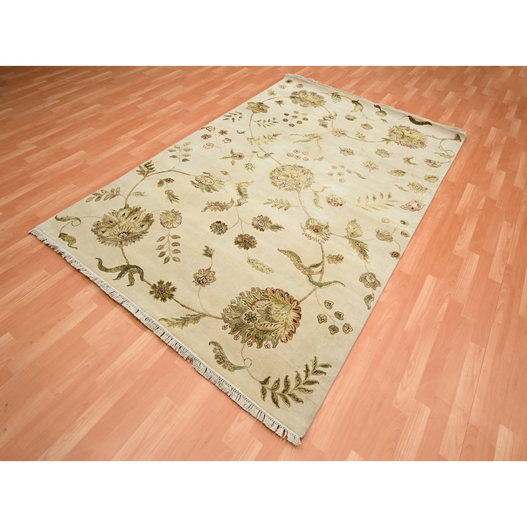 6'x9' Bone White, Hand Knotted, Borderless Botanical Design, Half Wool and Half Silk, Densely Woven, Soft Pile, Oriental Rug Sh75600