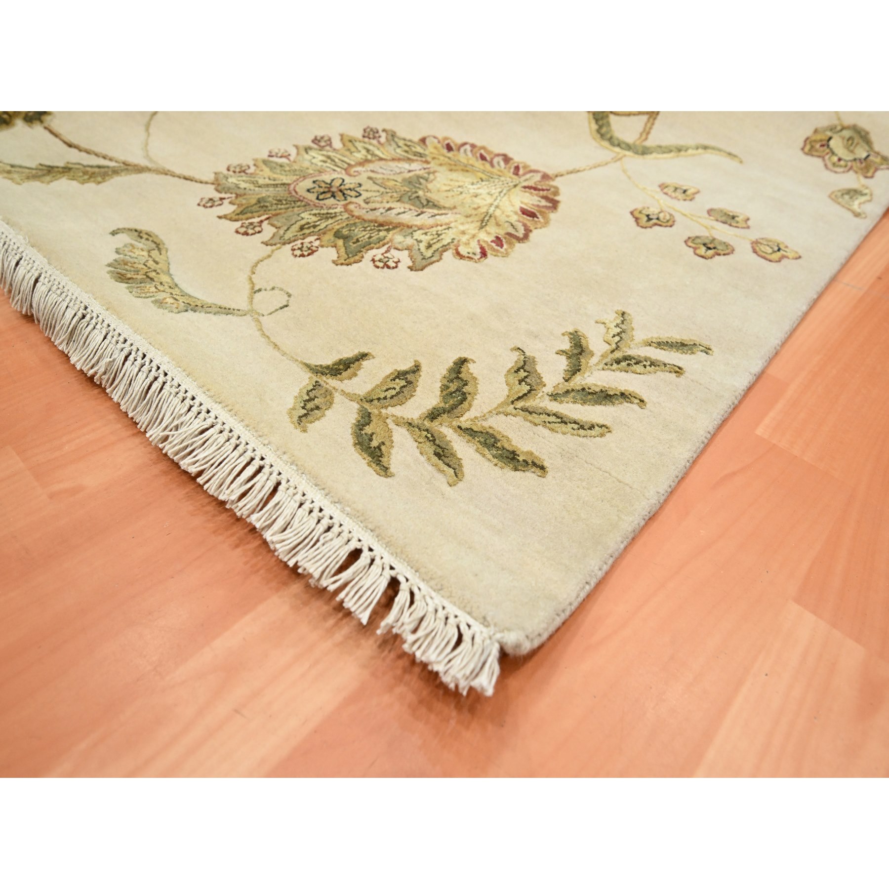 6'x9' Bone White, Hand Knotted, Borderless Botanical Design, Half Wool and Half Silk, Densely Woven, Soft Pile, Oriental Rug Sh75600
