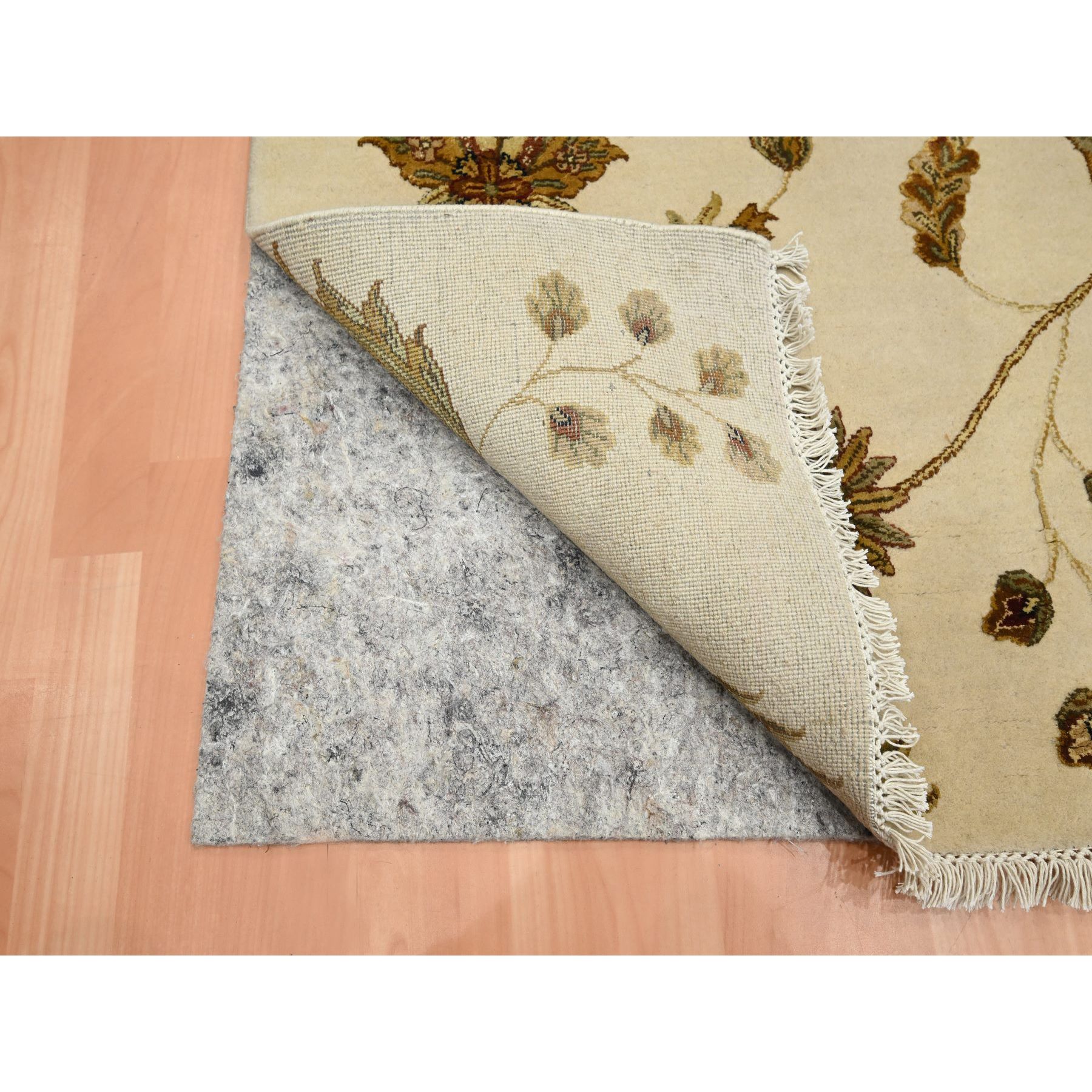 4'x6' Parchment White, Botanical Design, Borderless, Half Wool and Half Silk, Densely Woven, Soft Pile, Hand Knotted, Oriental Rug Sh75631